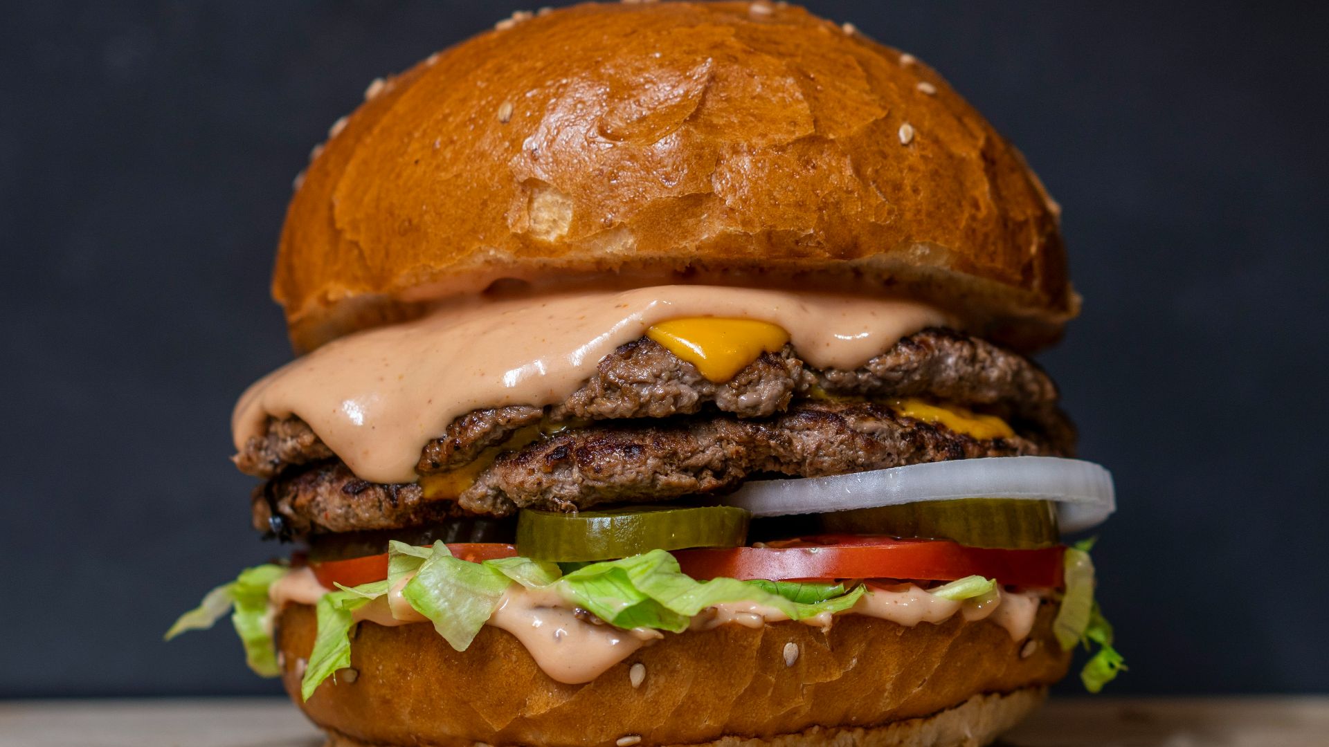 burger with lettuce and tomatoes