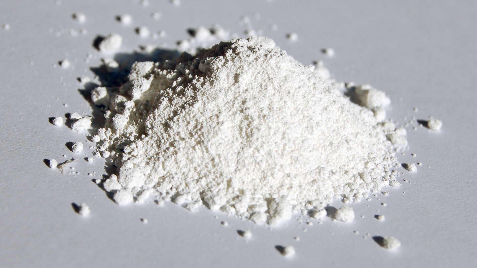 File:Titanium-dioxide-sample.jpg