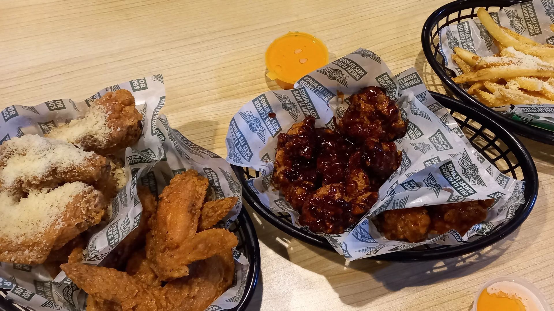 File:Wingstop chicken and chips.webp