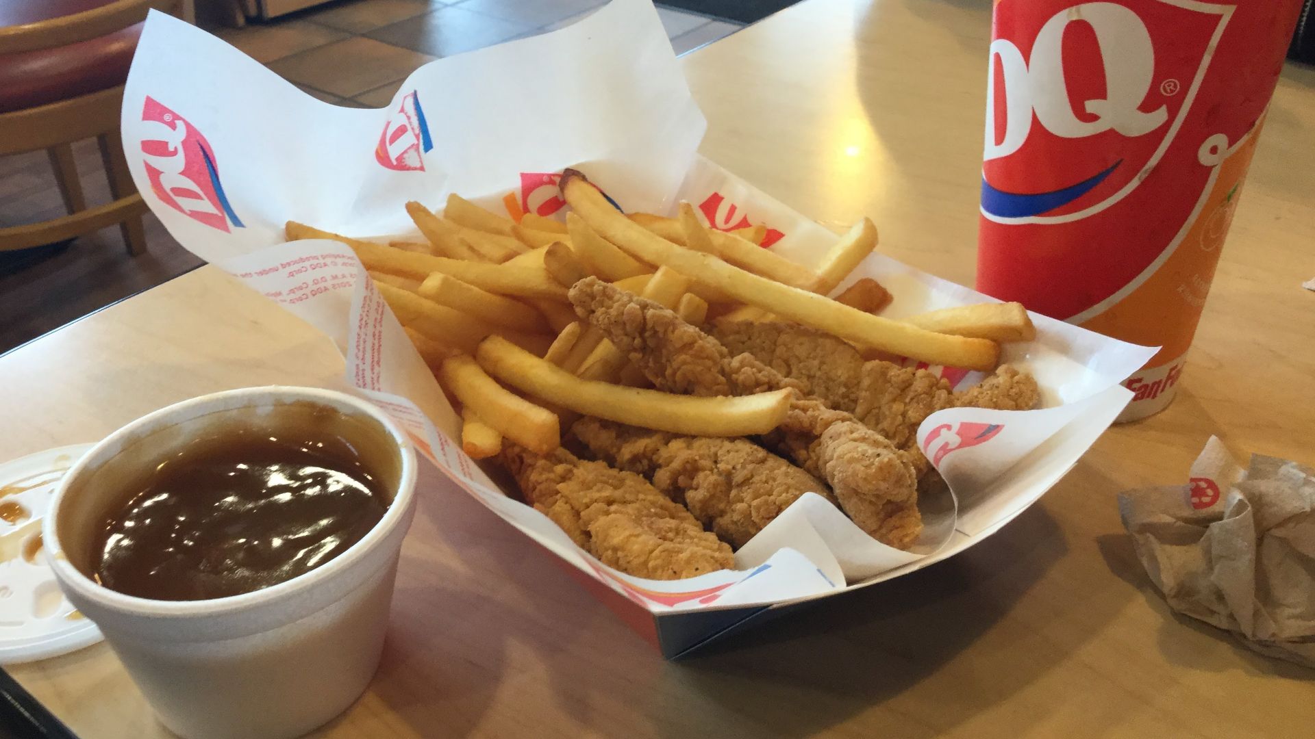File:Dairy Queen Chicken Strip Basket 2017 Edmonton.jpg