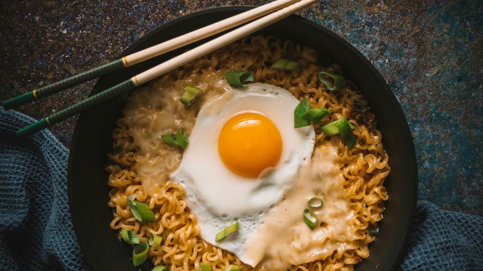 egg with rice on black pan