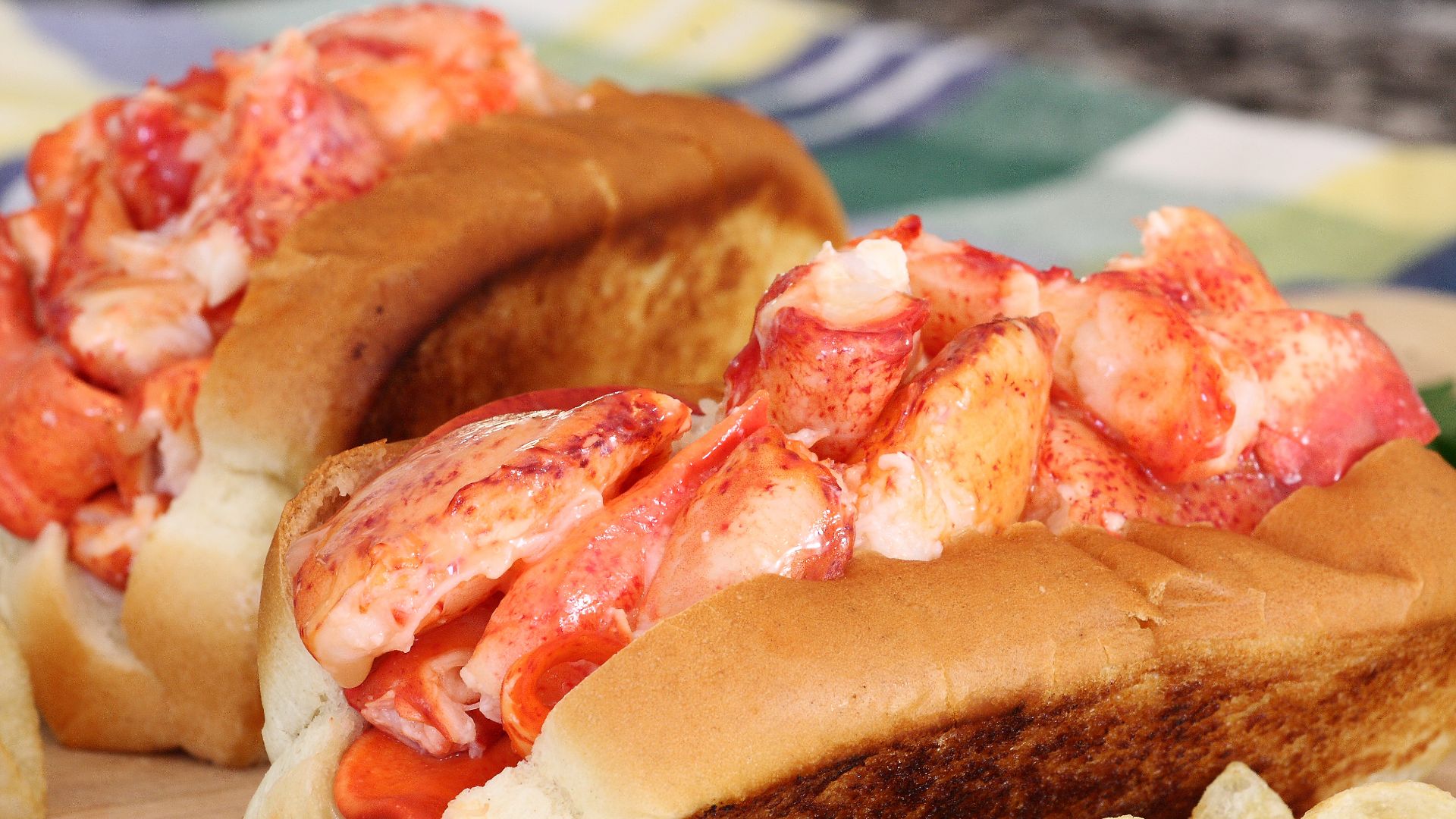 File:Cousins Maine Lobster Roll.jpg