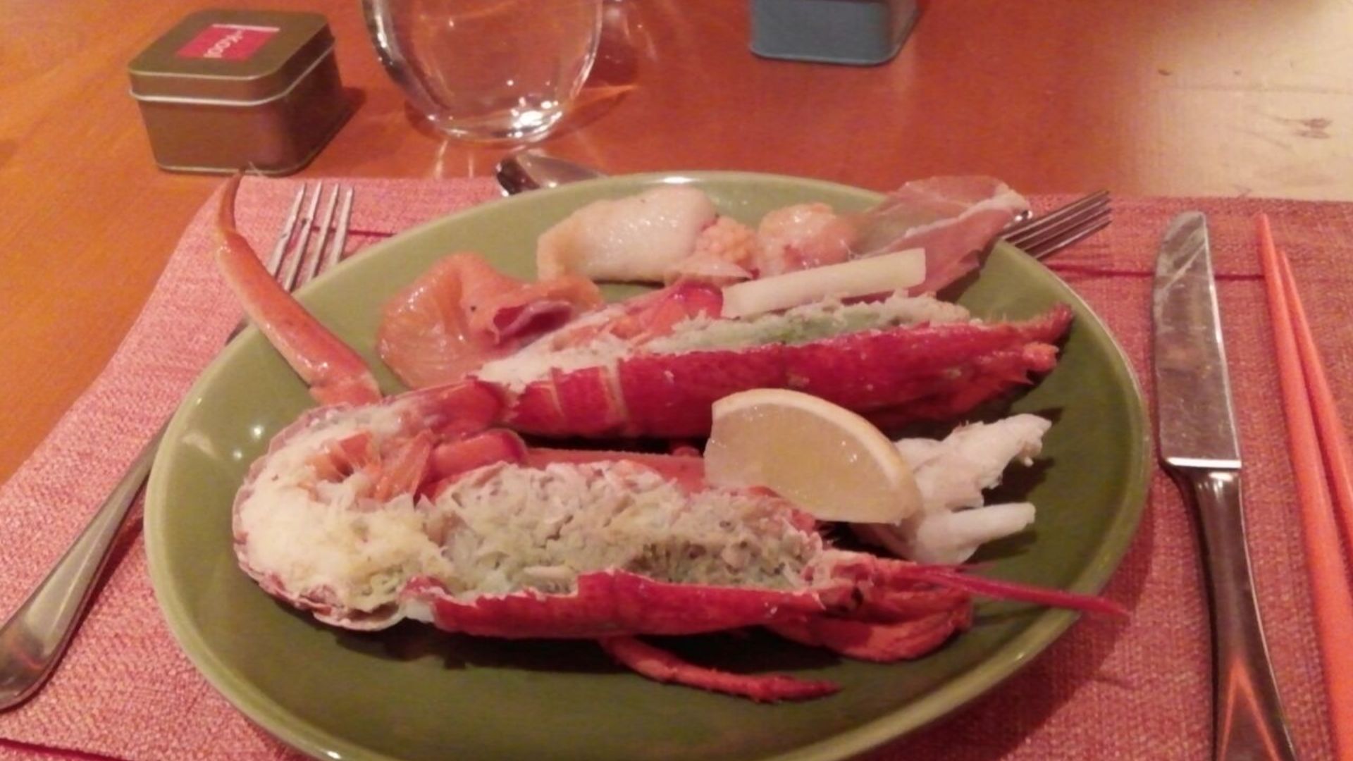 File:HK TST East 九龍香格里拉酒店 Kln Shangri-La Hotel buffet food seafood lobster May 2016.jpg