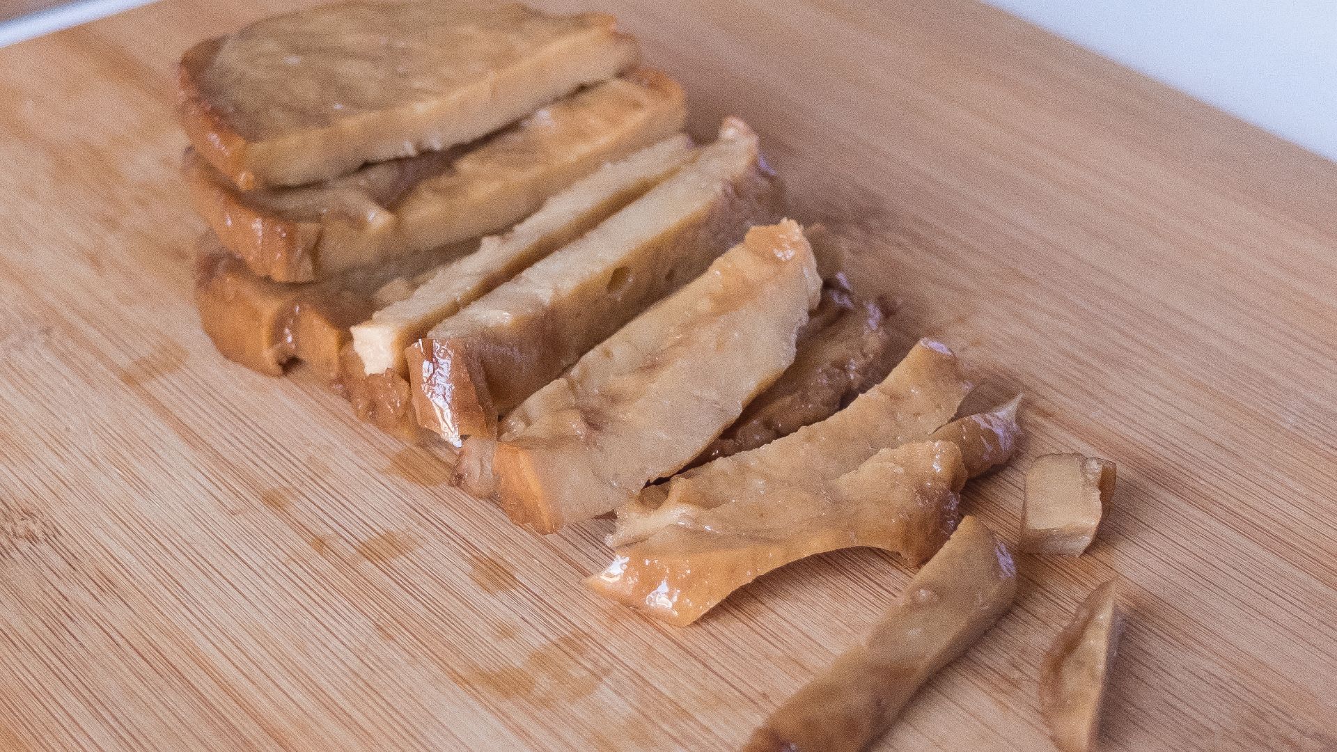File:Seitan slices 3.jpg