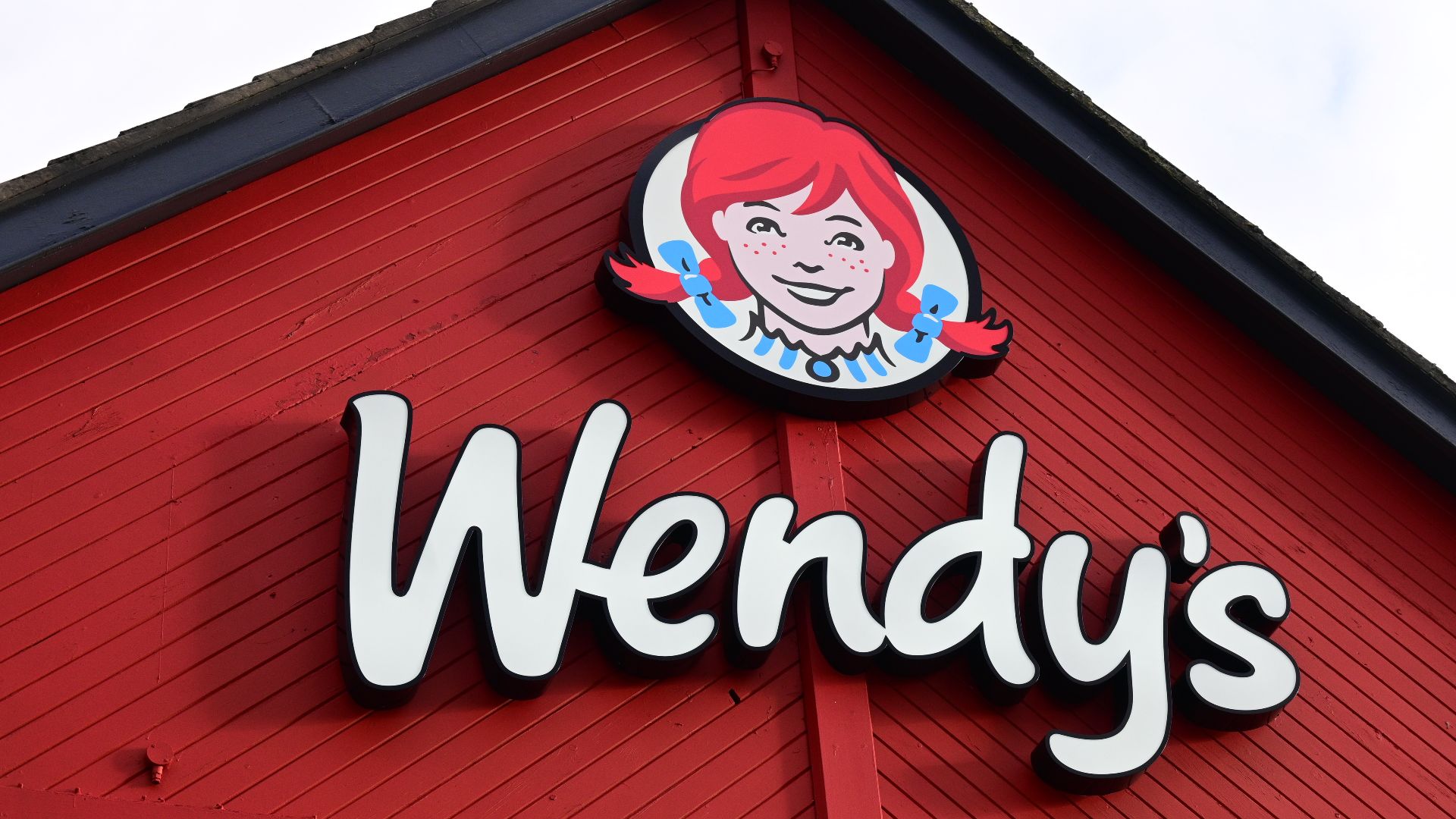 File:Wendy's on Kingswood, Kingston upon Hull Jan24 Main Sign.jpg