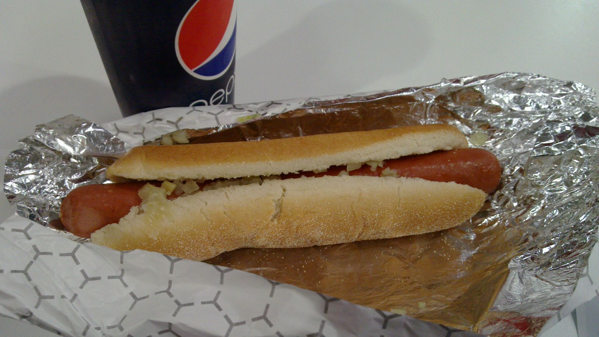 File:Hot dog at costco (9384083370).jpg