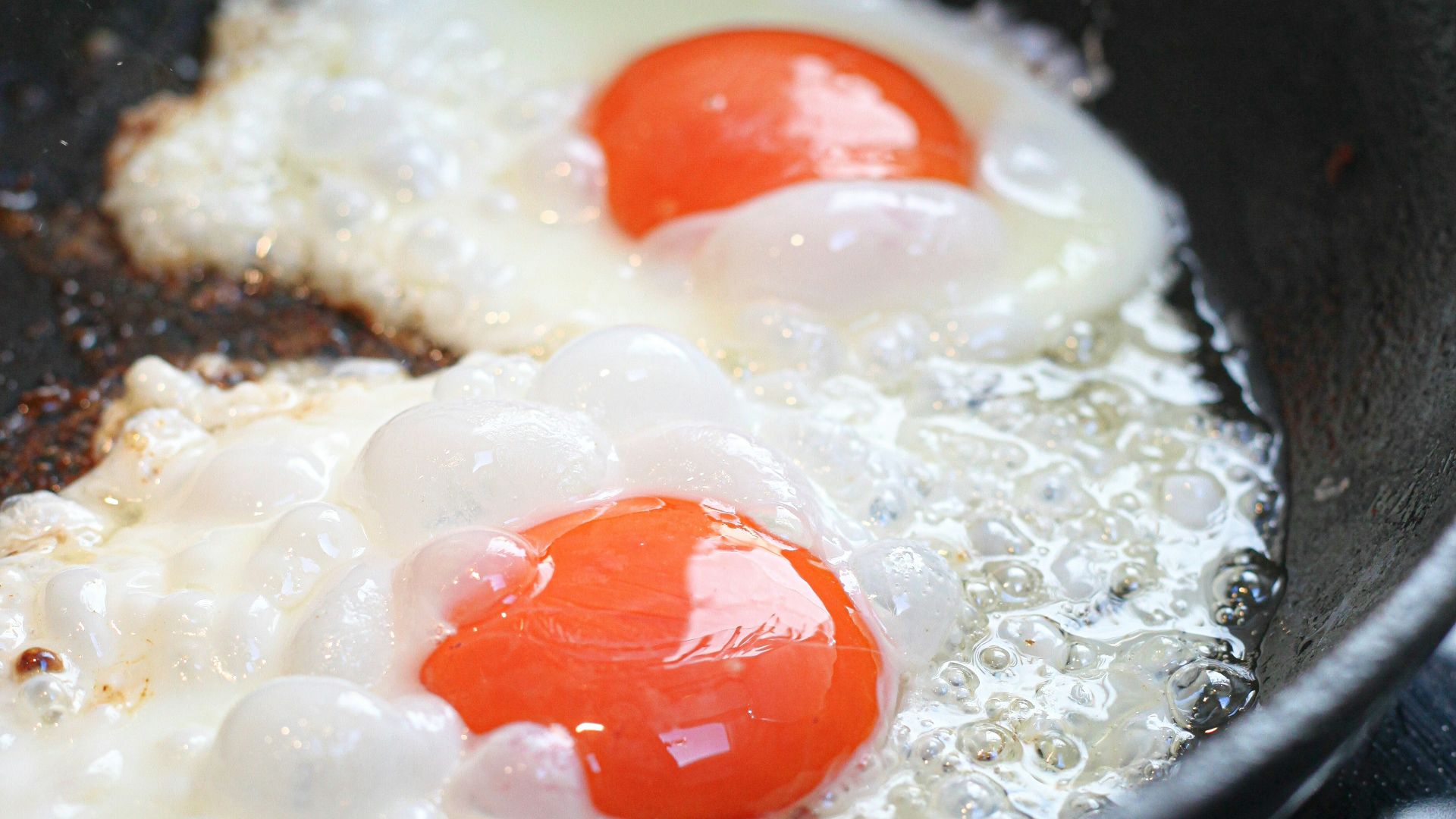 sunny side up egg on black cooking pan