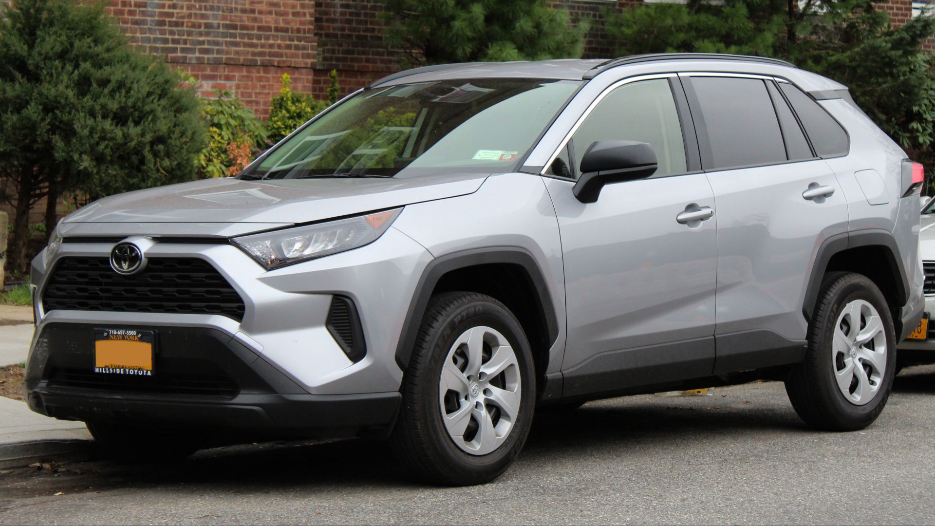 File:2019 Toyota RAV4 LE 2.5L front 4.14.19.jpg