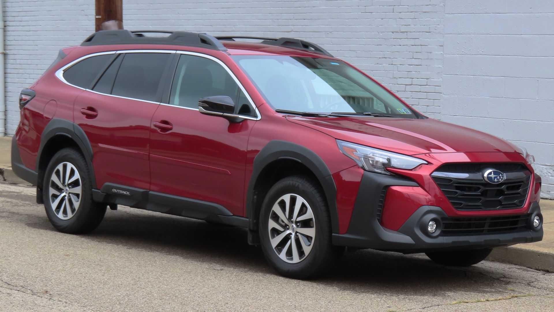 File:2023 Subaru Outback Premium, front right, 09-09-2023.jpg