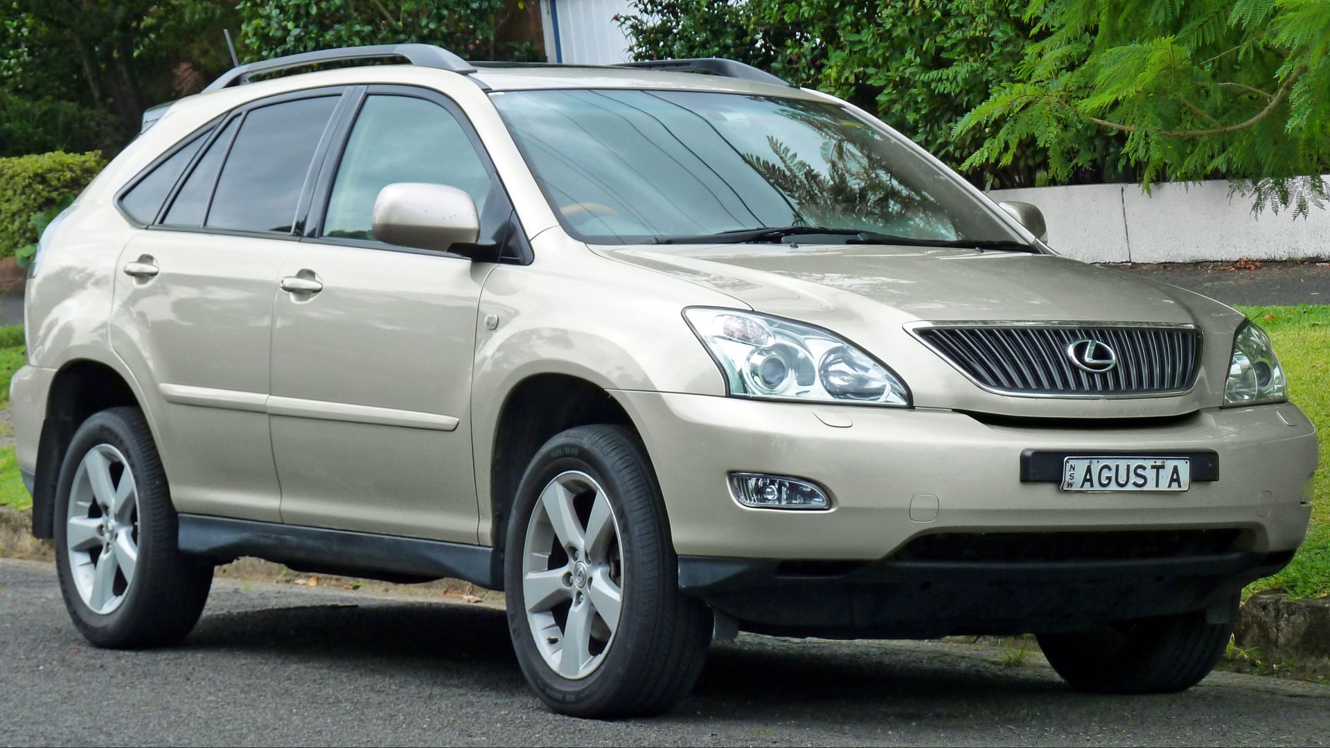 File:2004-2005 Lexus RX 330 (MCU38R) Sports Luxury wagon (2011-04-02) 01.jpg