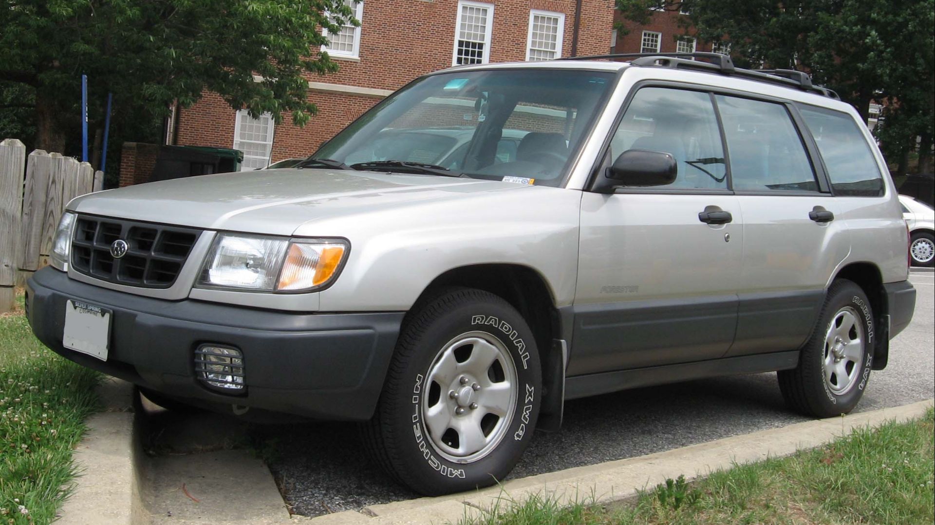 File:98-00 Subaru Forester.jpg