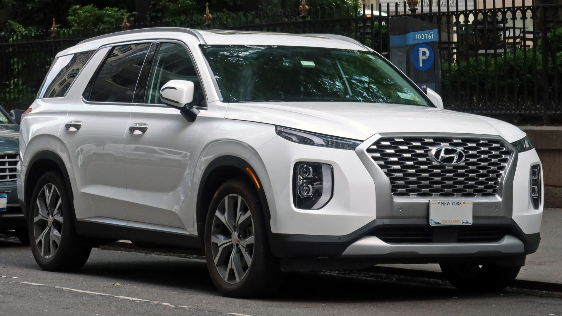 File:2022 Hyundai Palisade, front 5.21.23.jpg