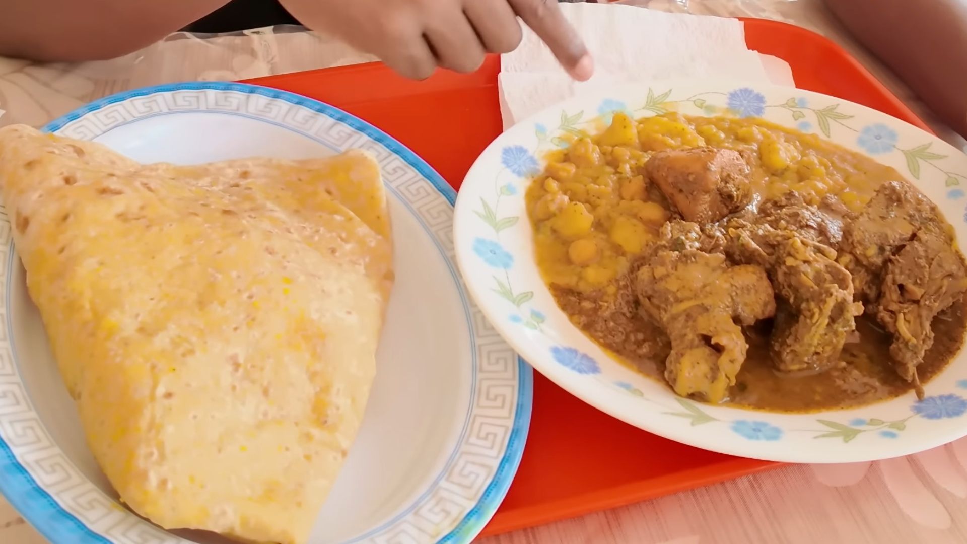 File:Dhalpuri roti, curry chicken, aloo and channa from Hi-Way Roti Shop Nelson Rd, Freeport Trinidad.jpg