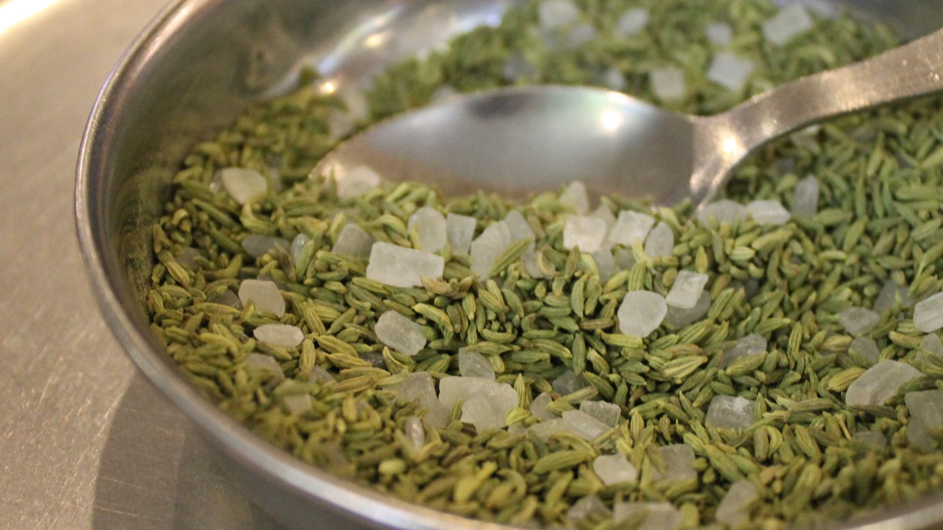 File:Fennel seeds and rock sugar, Indian aftermint.jpg