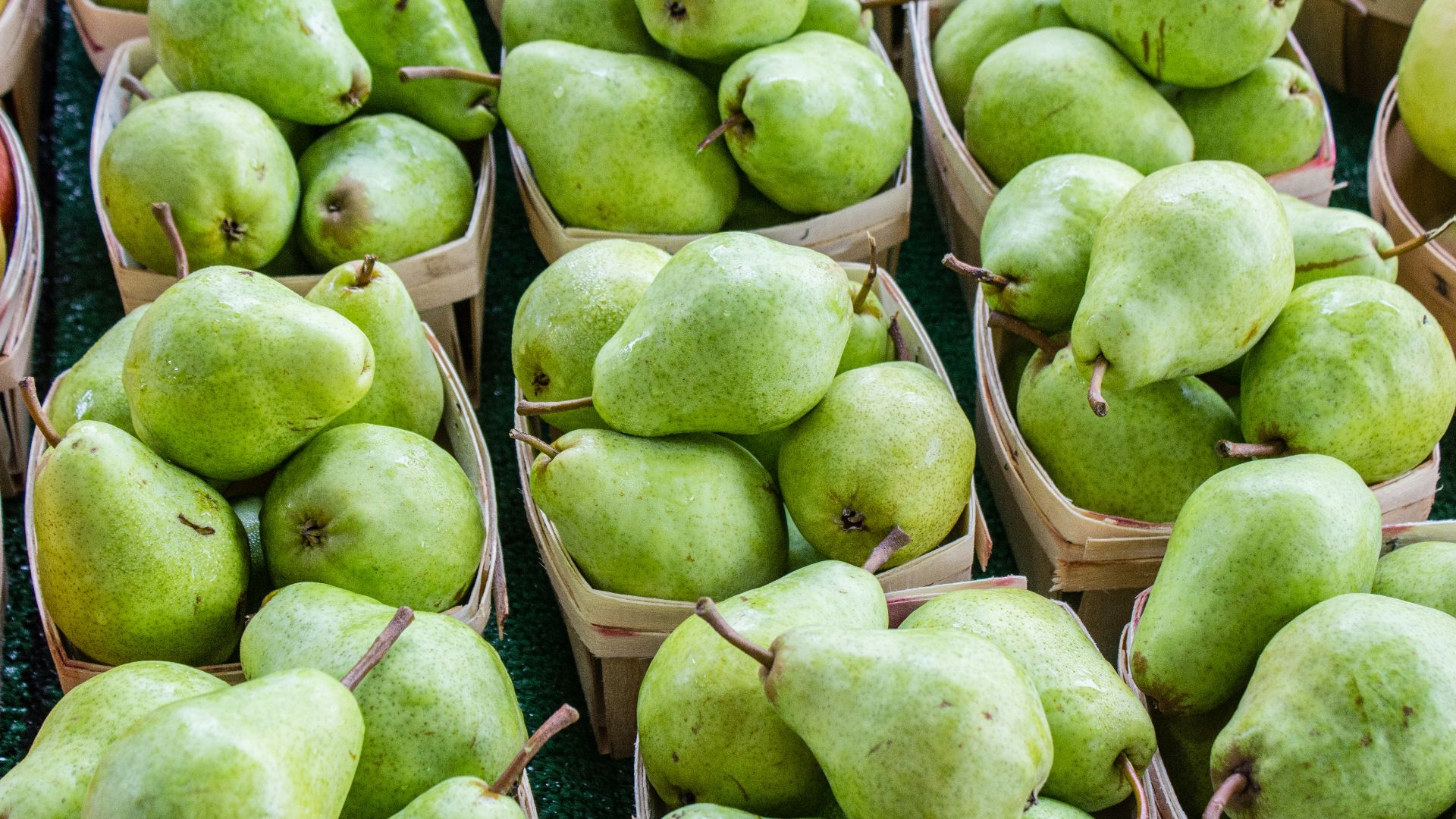 green pear fruits