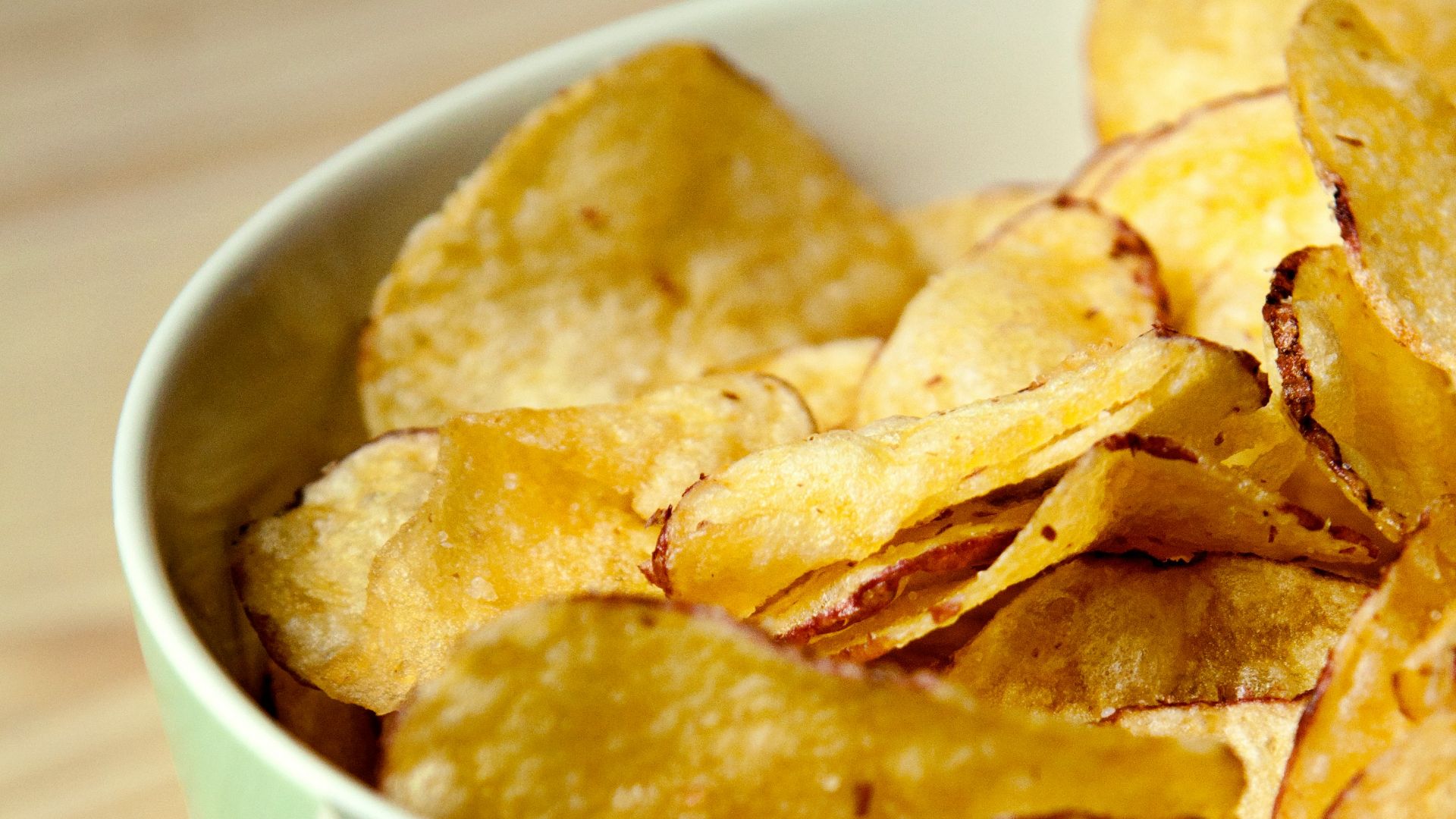 potato chips in bowl