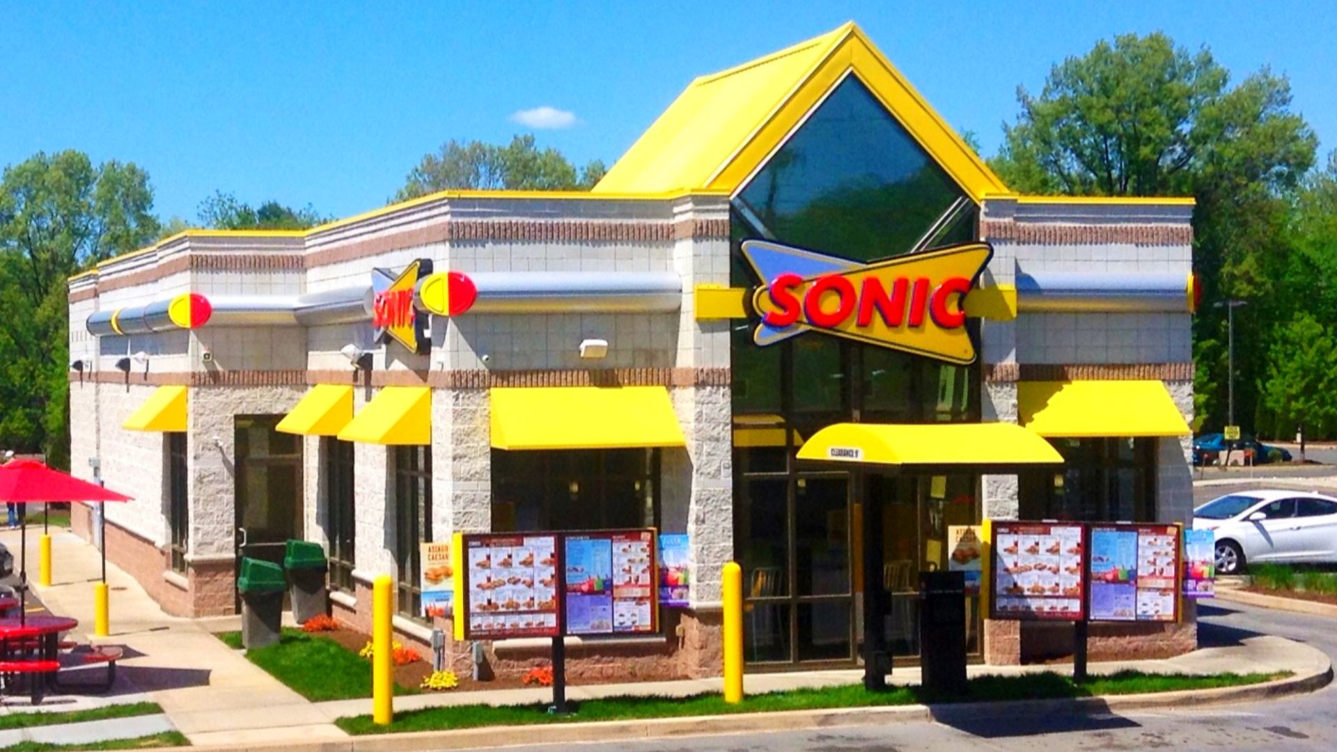 File:Sonic Drive In Restaurant, (14231135472).jpg