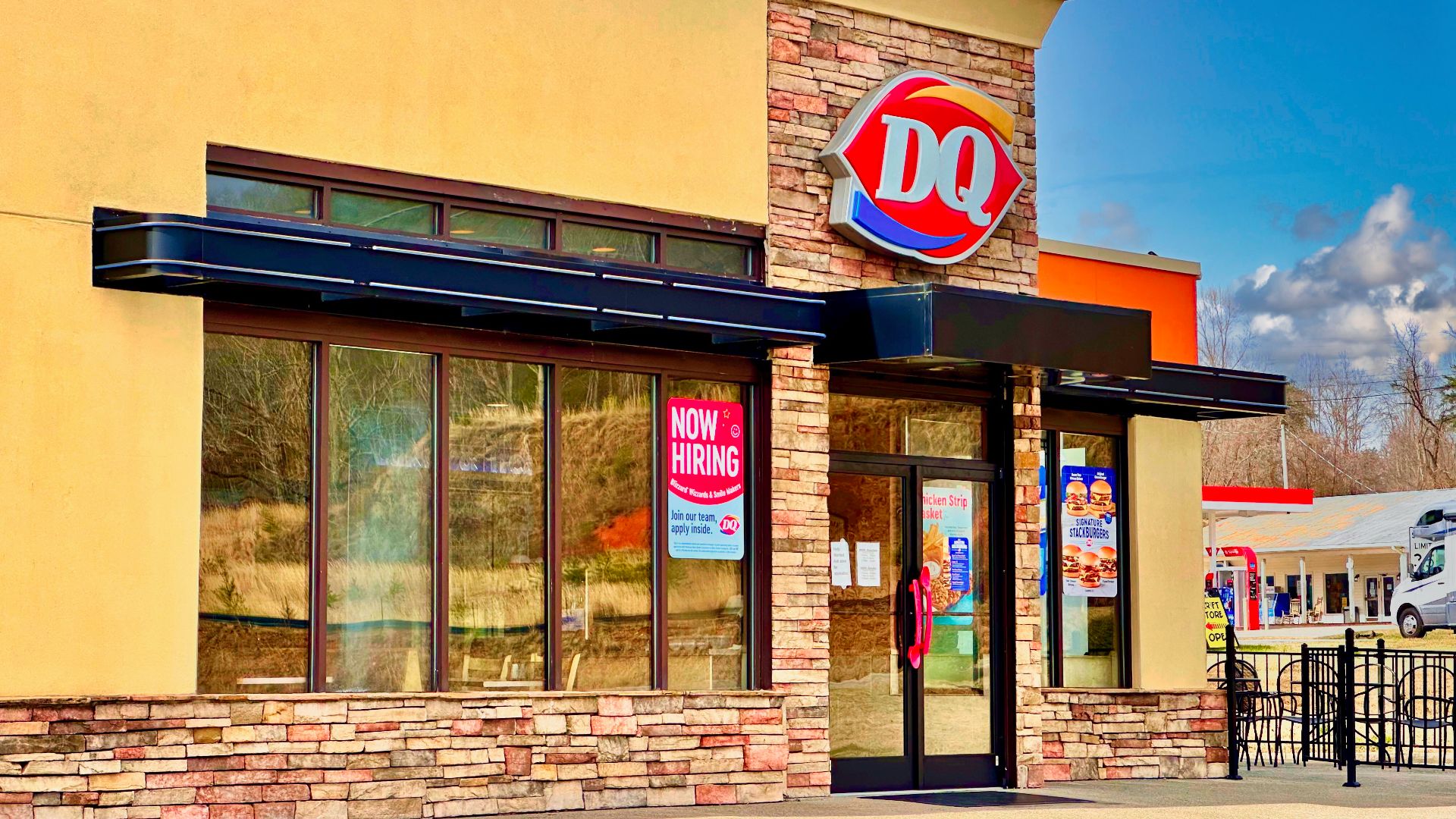 File:A modern Dairy Queen location in Georgia, United States.jpg