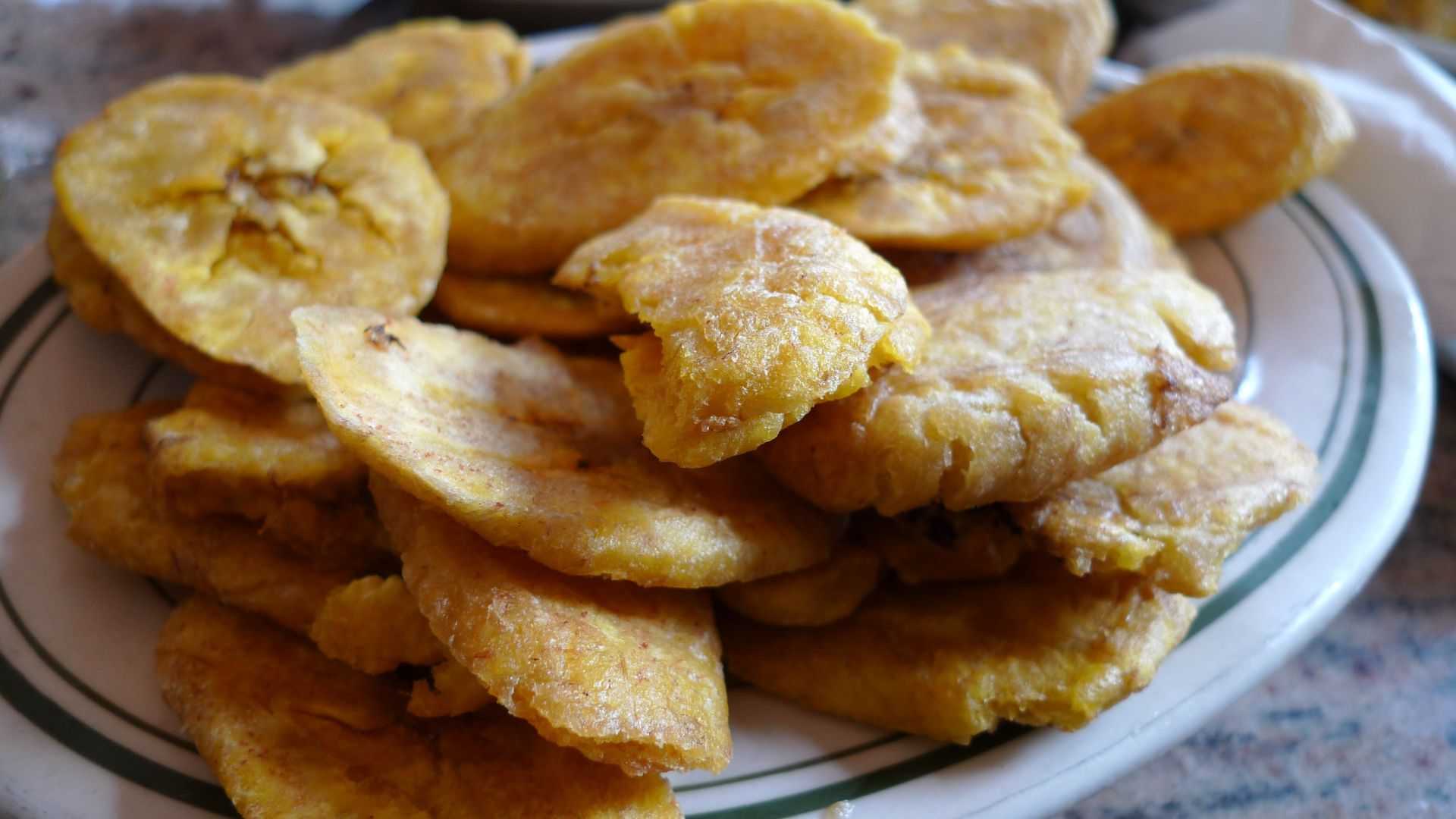 File:Tostones - Arnold Gatilao.jpg