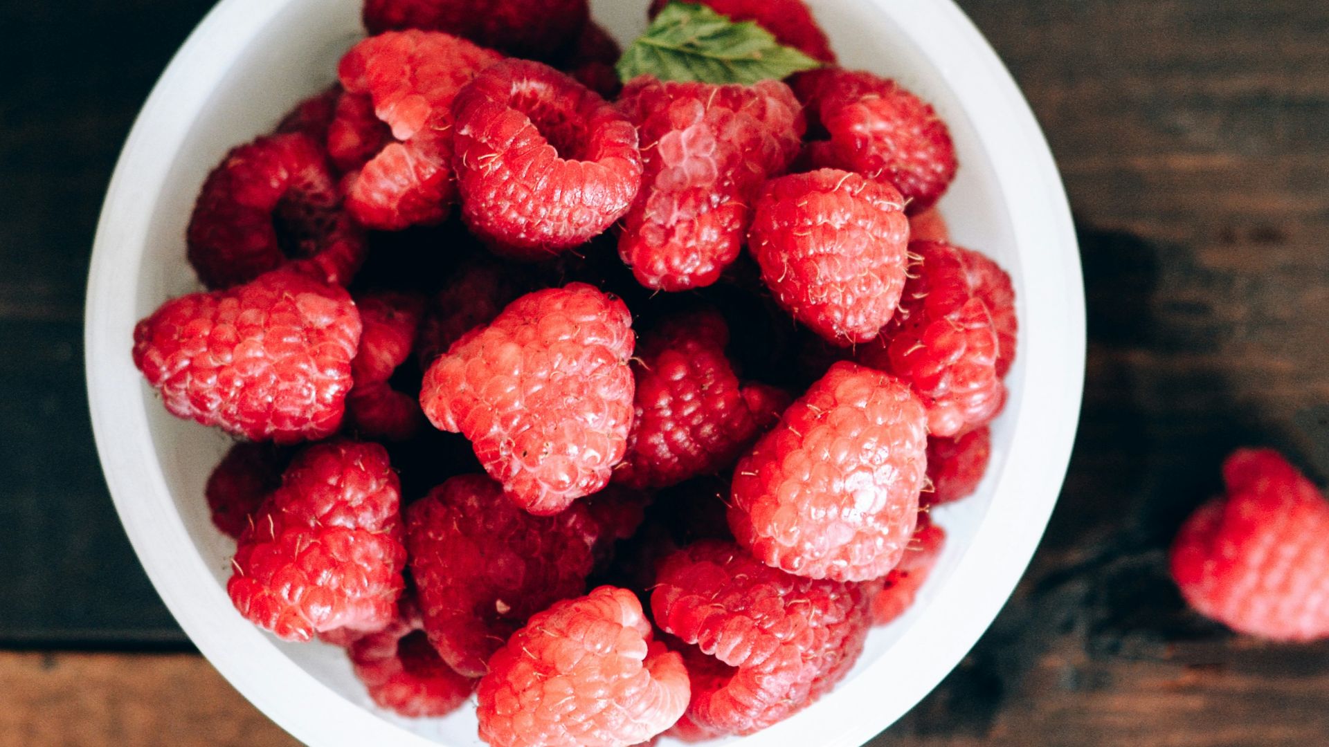 red raspberries in bowl