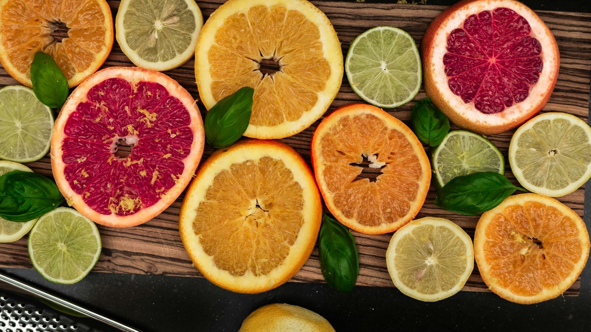 assorted sliced limes