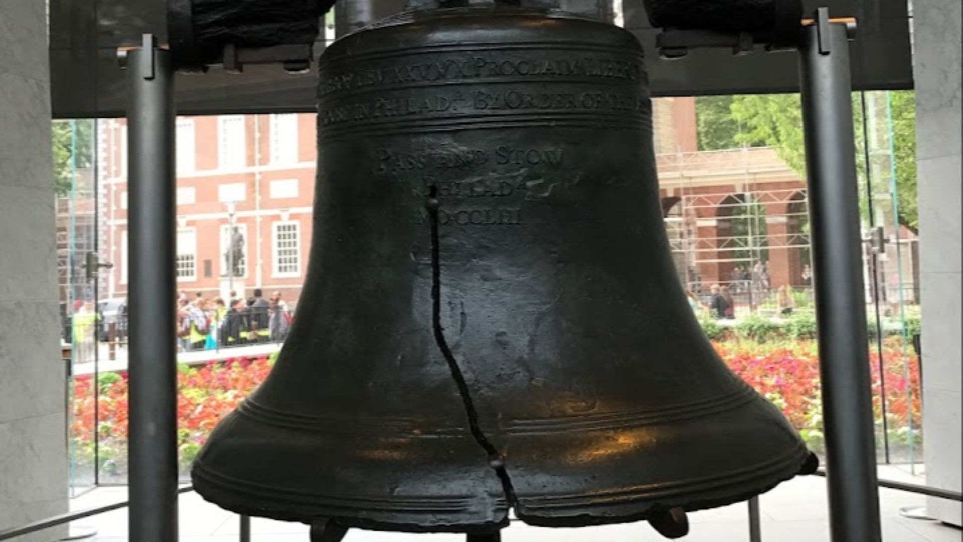 File:Liberty Bell Zoomed Out.png