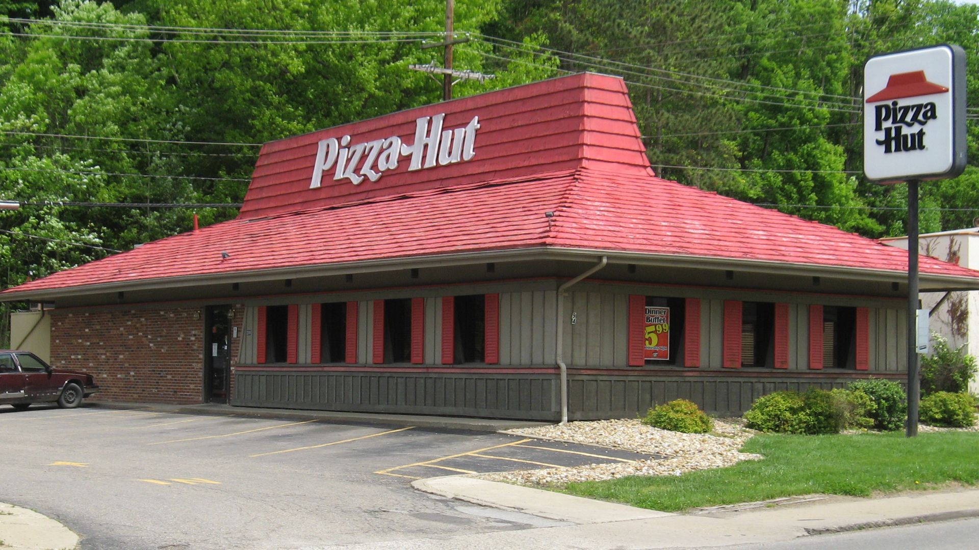 File:Pizza Hut Athens OH USA.JPG