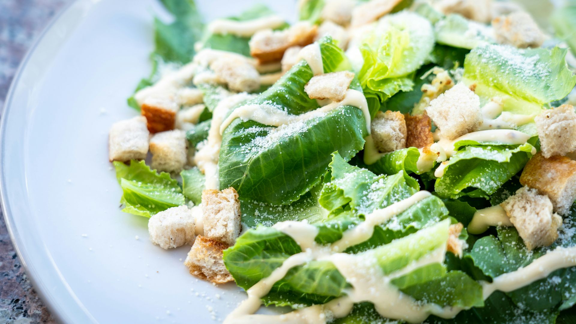 closed photography of vegetable salad with croutons in plate