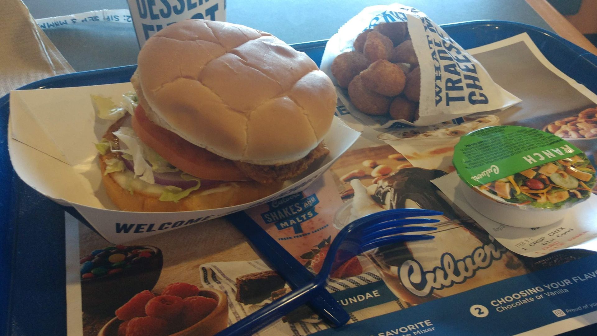 File:Culver's Crispy Chicken Sandwich with Cheese curds 01.jpg