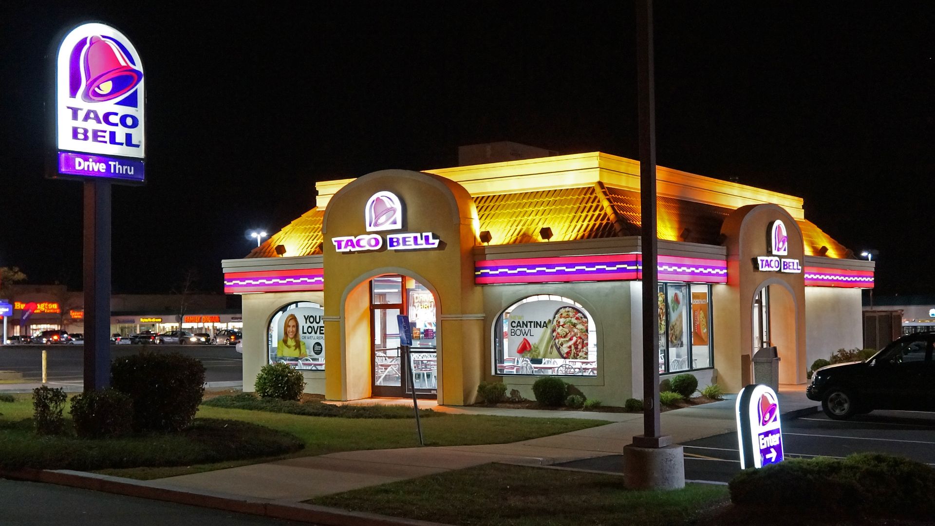 File:Taco Bell Night.JPG