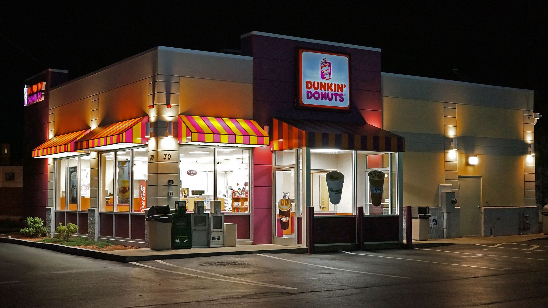 File:Dunkin Donuts shop.jpg