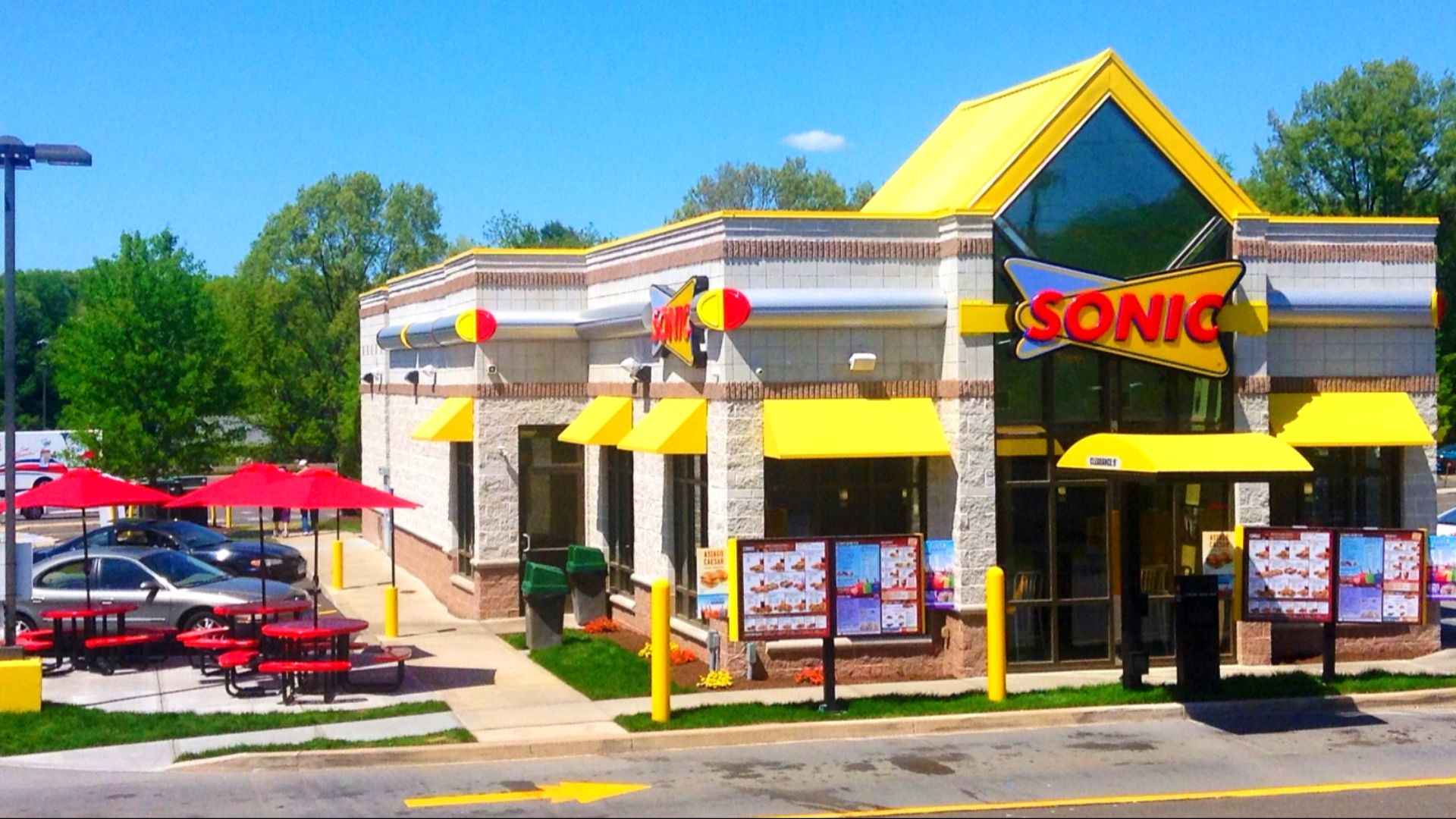 File:Sonic Drive In Restaurant, (14231135472).jpg