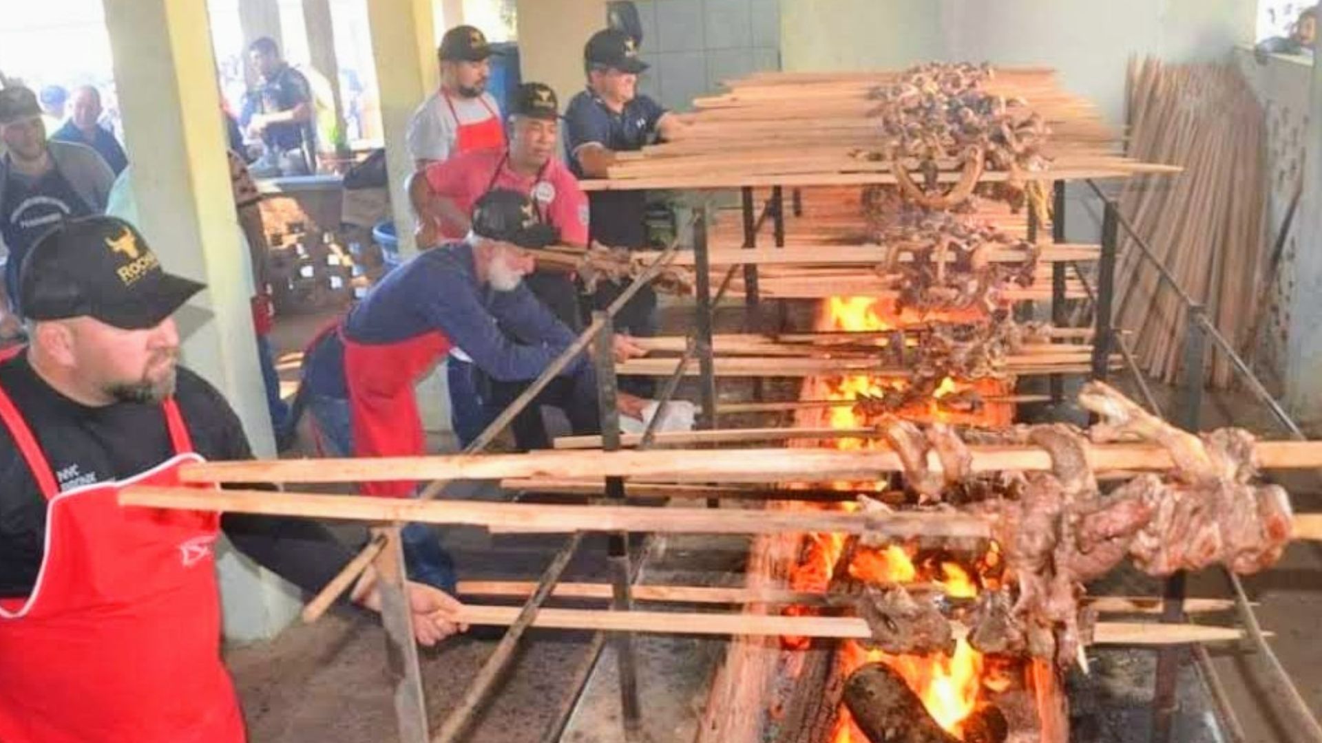 File:Churrasco no espeto na Festa de Santo Antônio, em Jaguariaíva 01.jpg