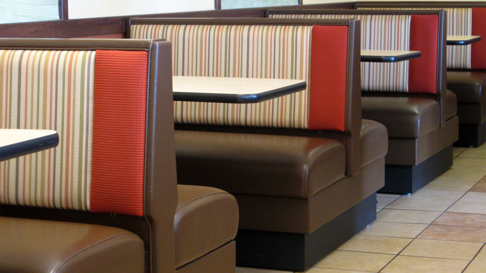 File:Booths at the local Arby's , Lake Cable Ohio.jpg