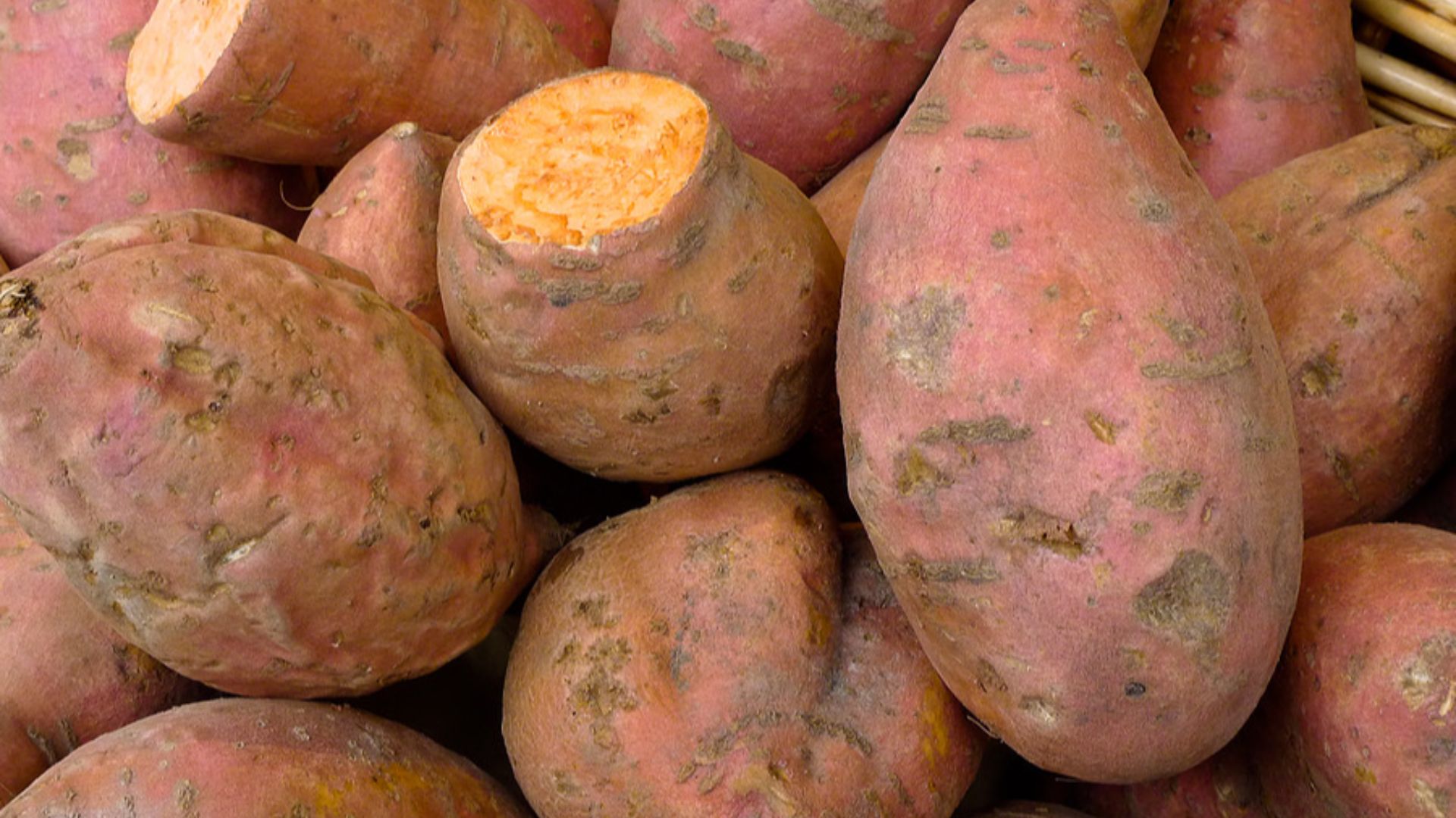 File:Sweet potatoes close-up.jpg