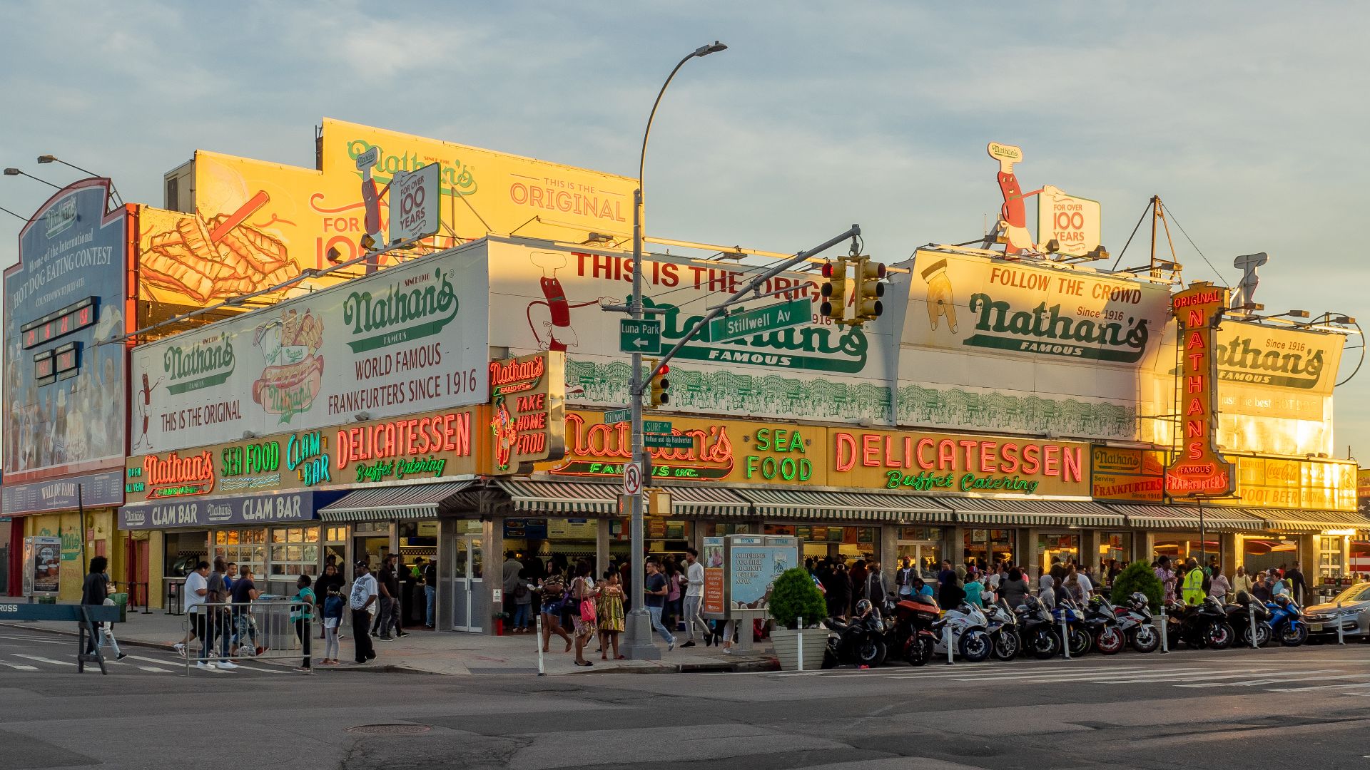 File:NathansHotDog-3 (48034232387).jpg