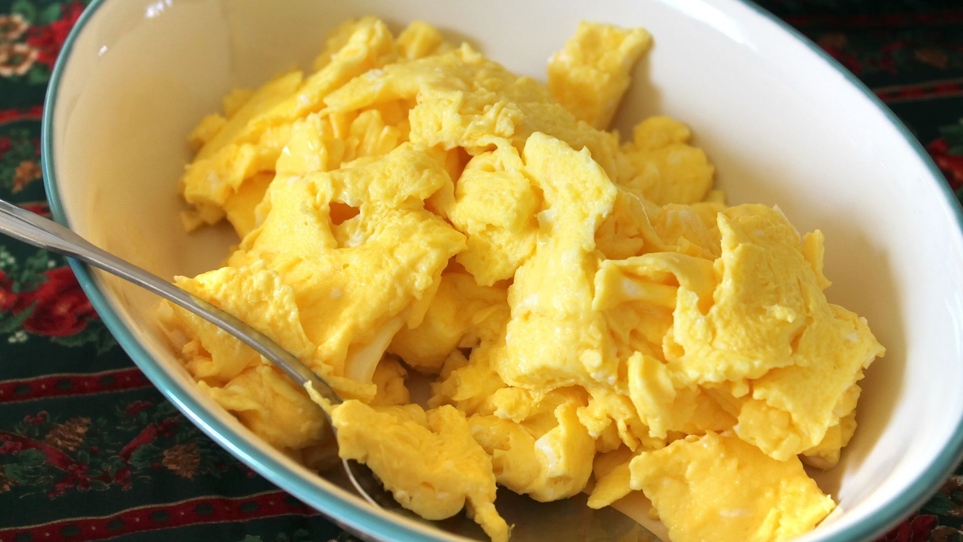 File:Scrambled eggs-01.jpg