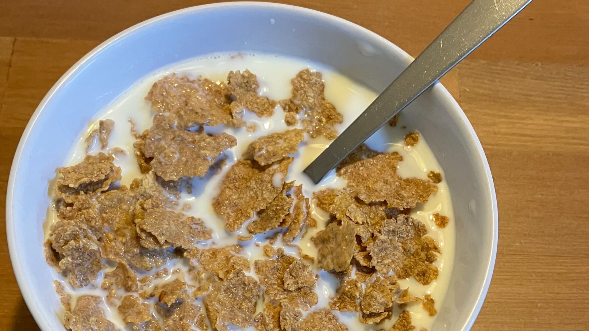 File:Post Bran Flakes – Whole Grain Wheat and Bran Cereal, with milk.jpg