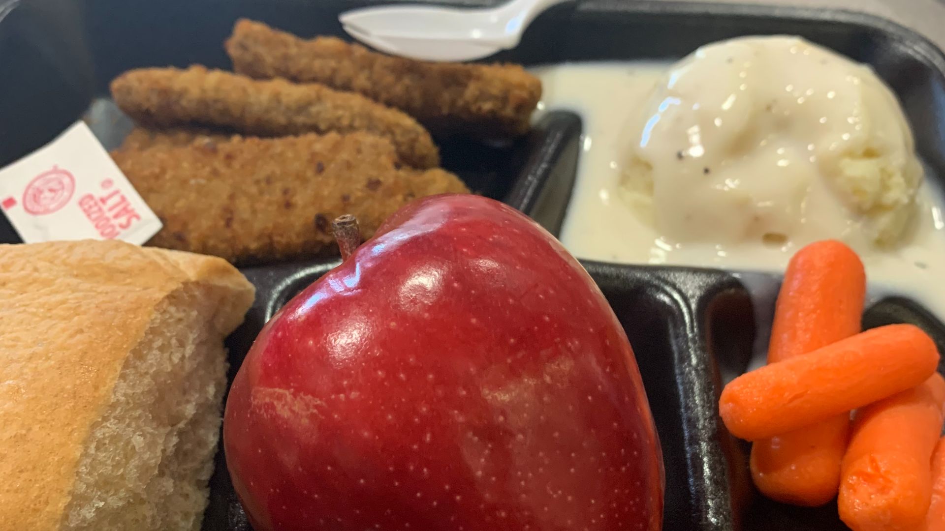 File:American school lunch.jpg