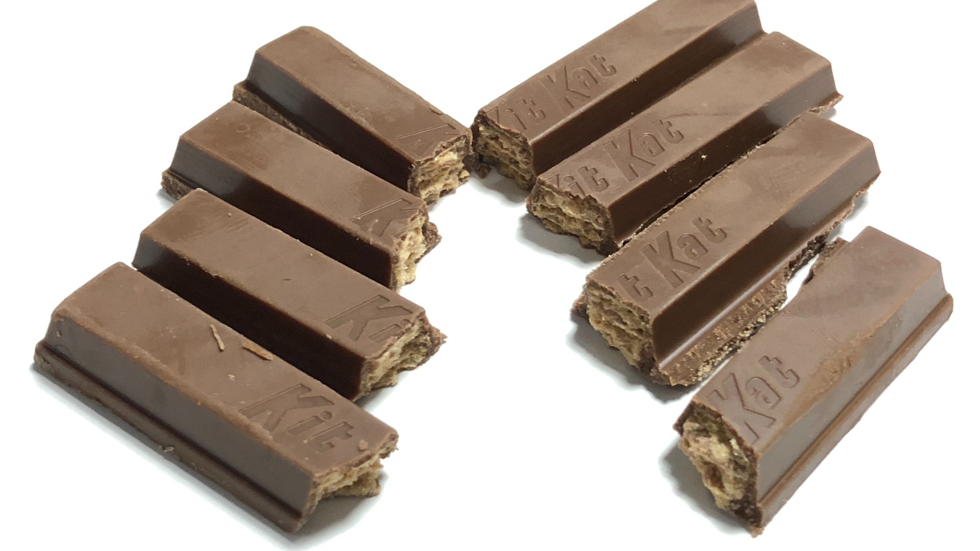 File:2021-05-15 05 13 22 A broken Kit Kat in the Dulles section of Sterling, Loudoun County, Virginia.jpg