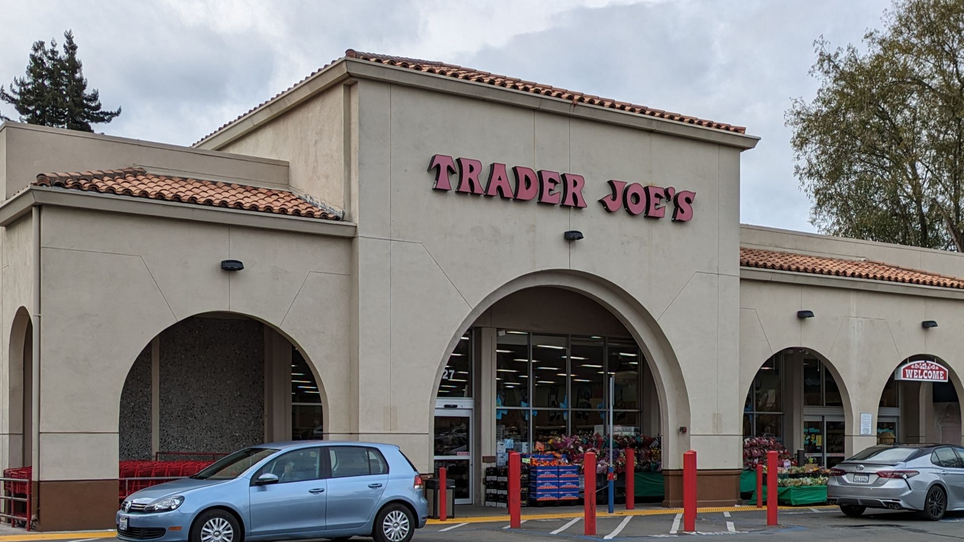 File:Trader Joe's in Rockridge.jpg