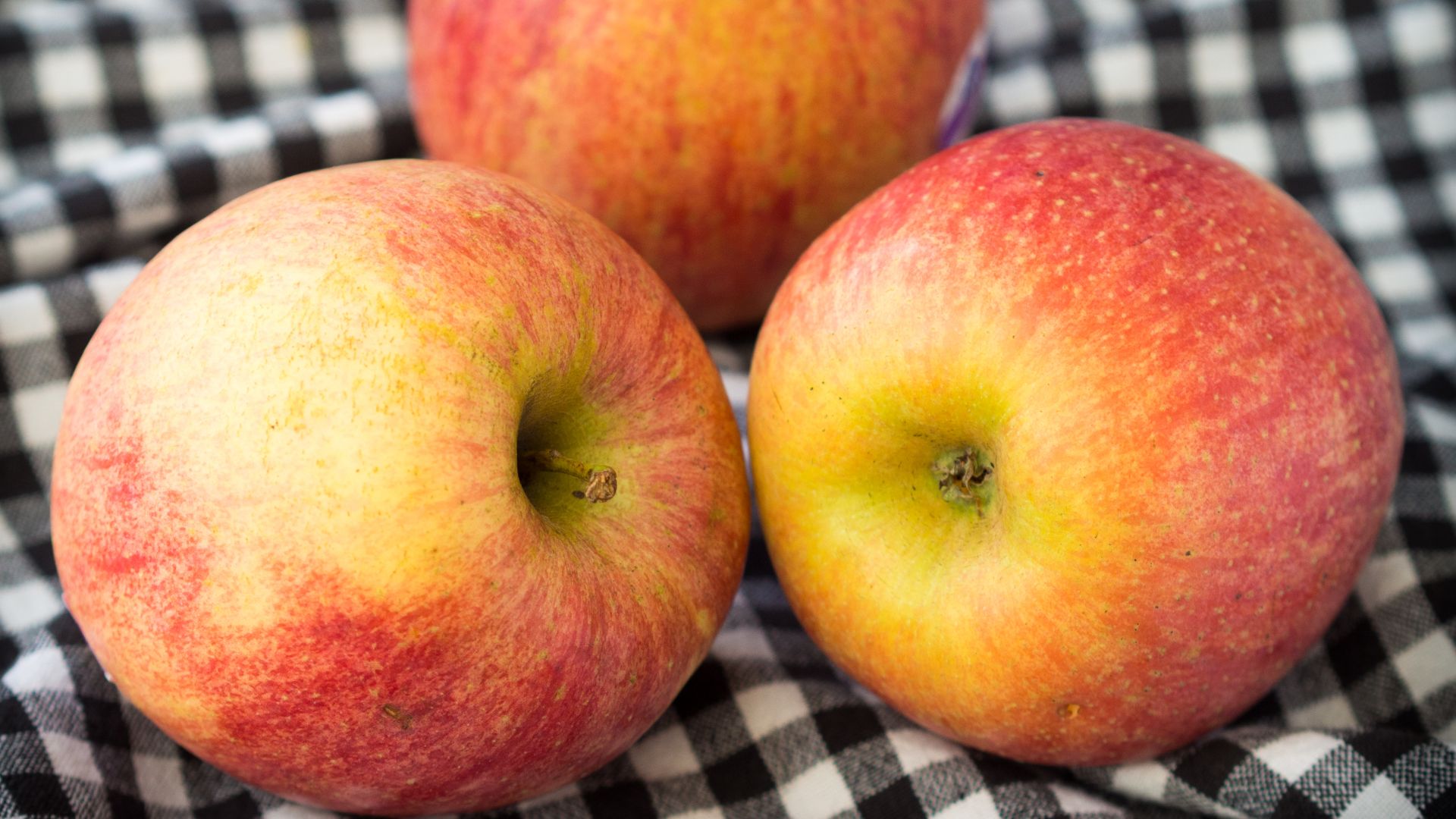 File:Fuji apples.jpg