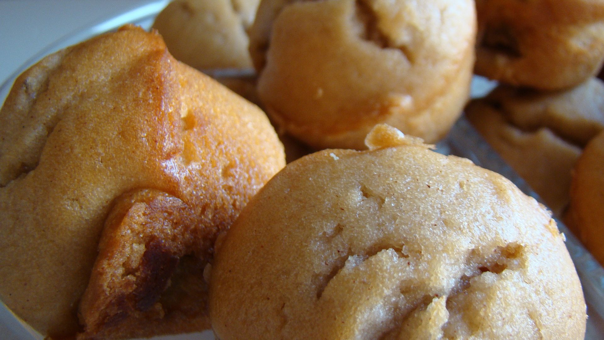 File:Vegan Apple Cinnamon Muffins (3879653091).jpg