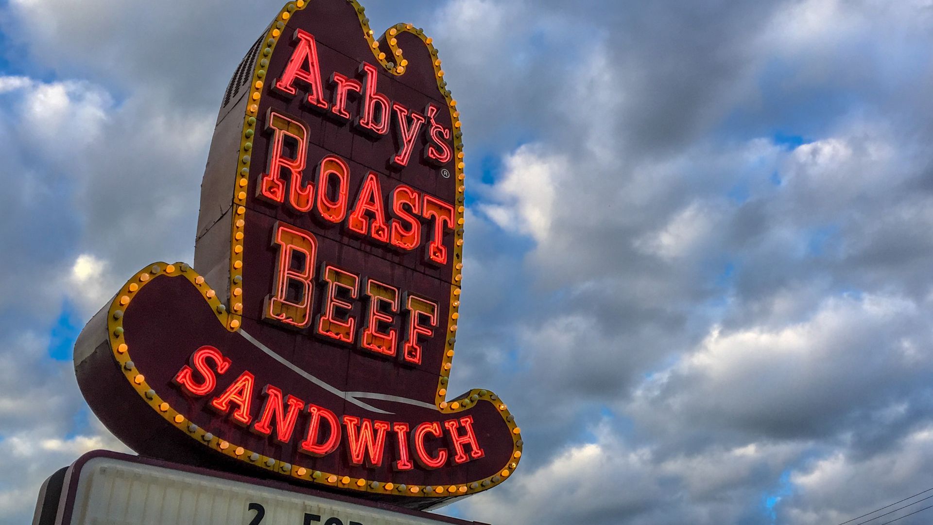 File:Arby's Big Hat sign.jpg