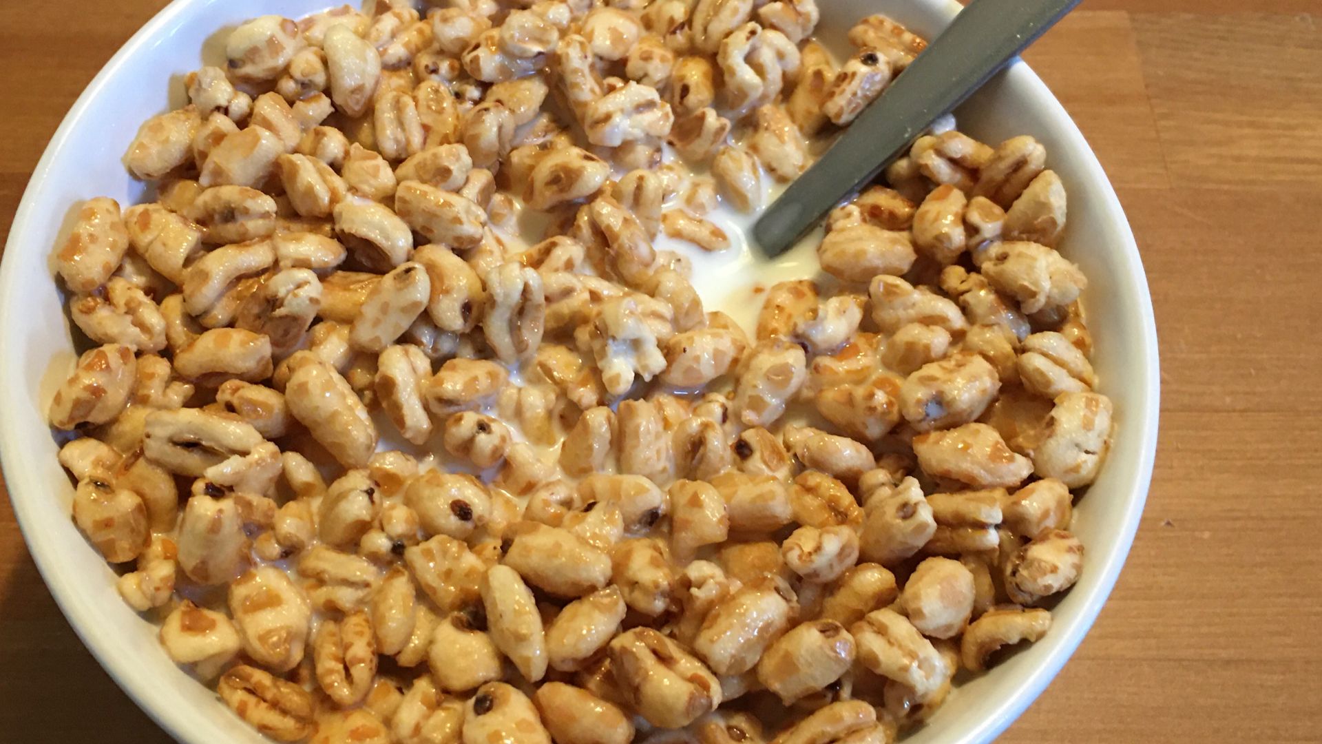 File:Kellogg's Honey Smacks – Sweetened Puffed Wheat Cereal with milk.jpg