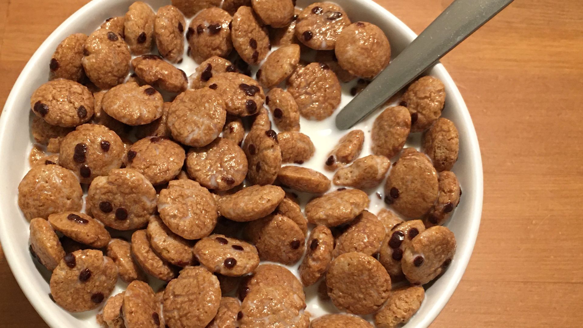 File:Cookie Crisp – Naturally Flavored Sweetened Cereal with milk.jpg