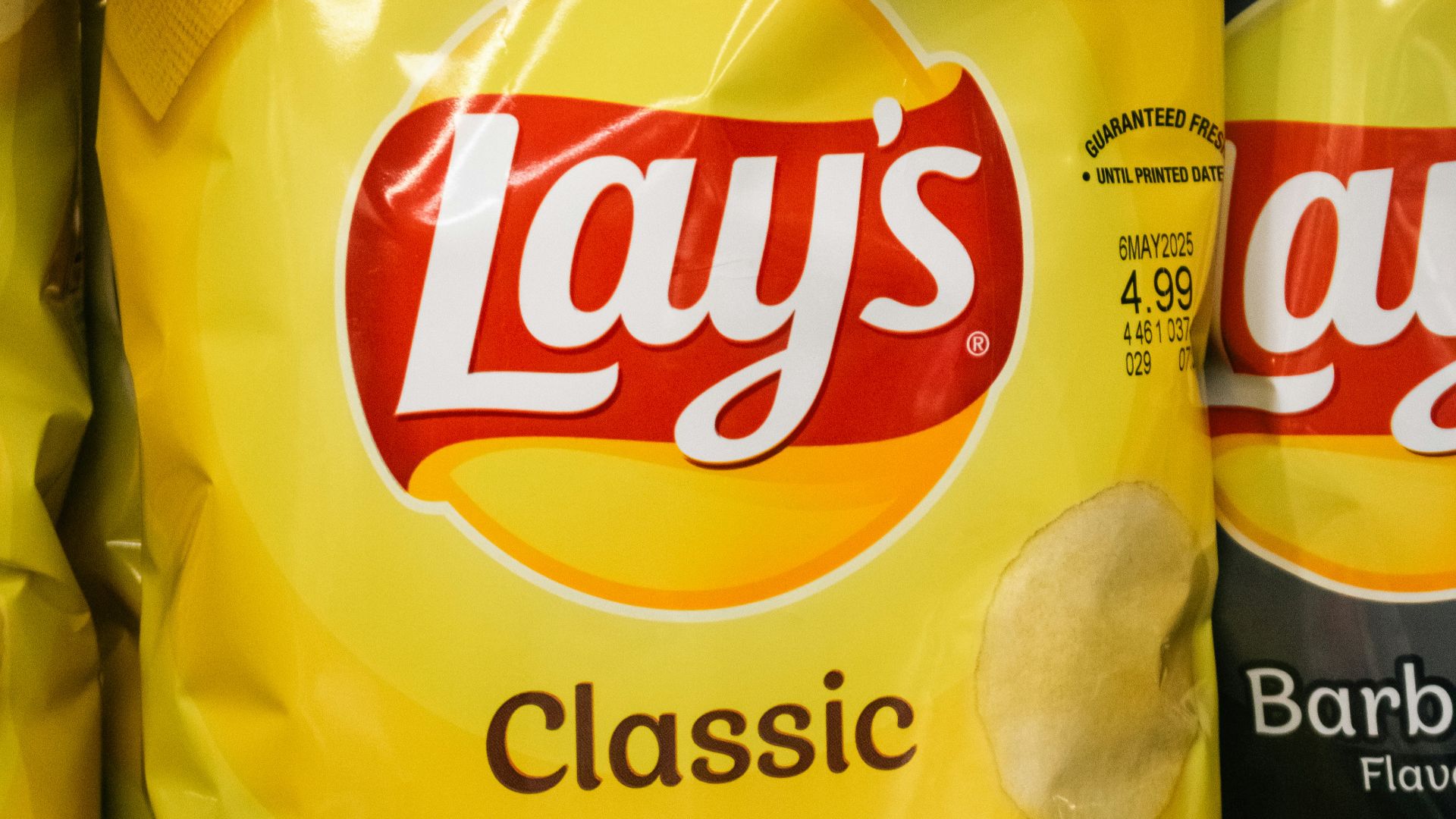 A bag of lay's classic potato chips.