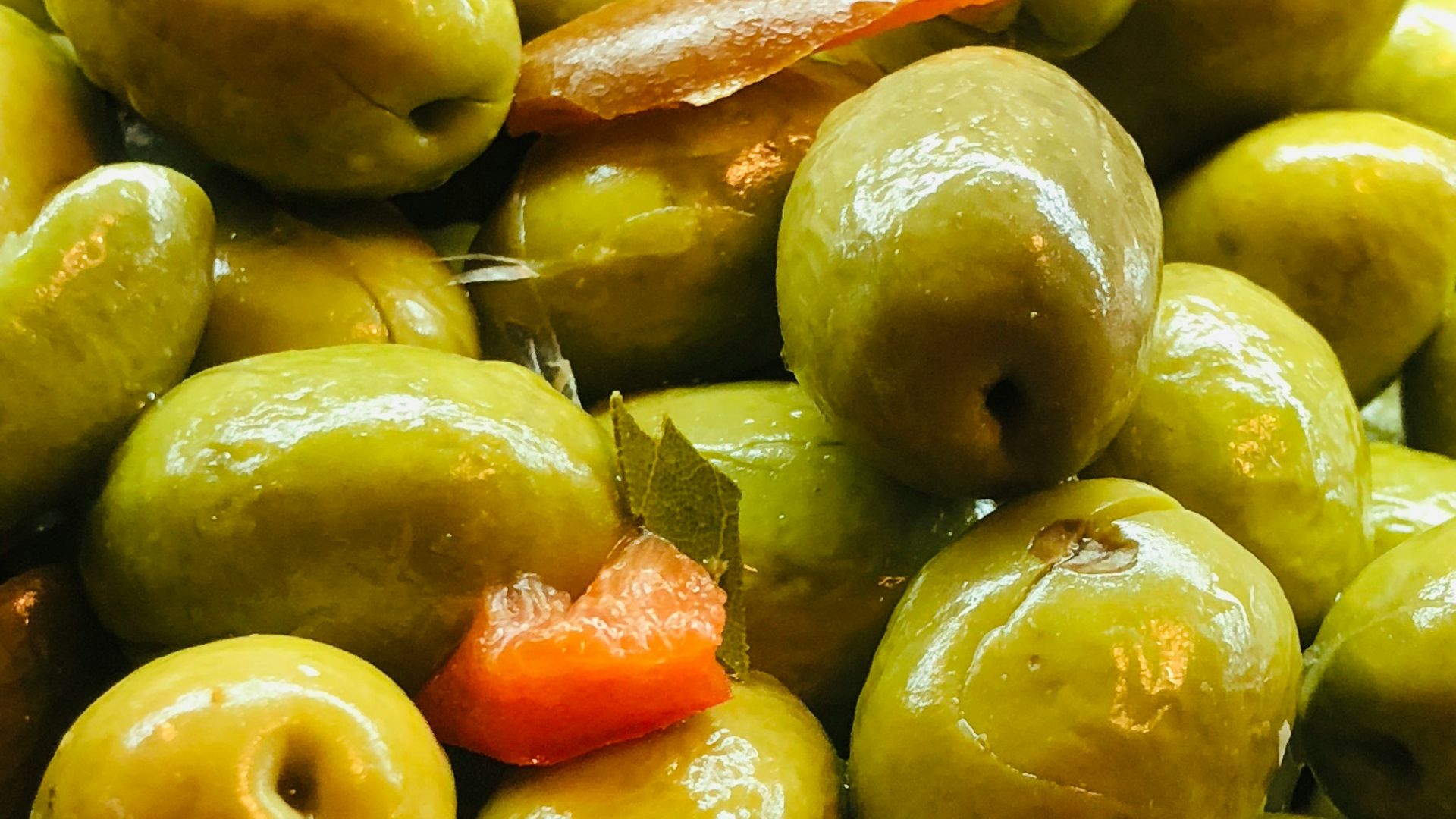 green apple fruit beside orange carrot