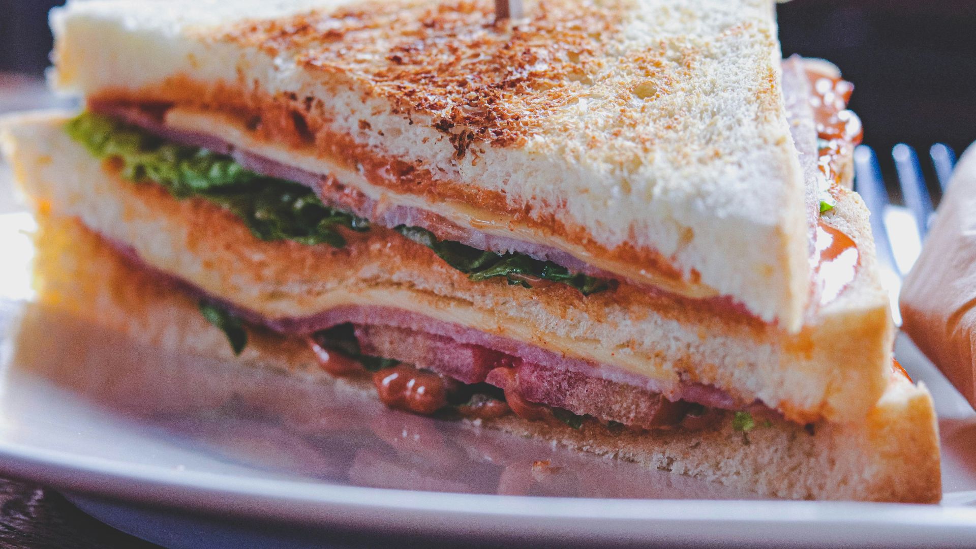 sliced bread on plate