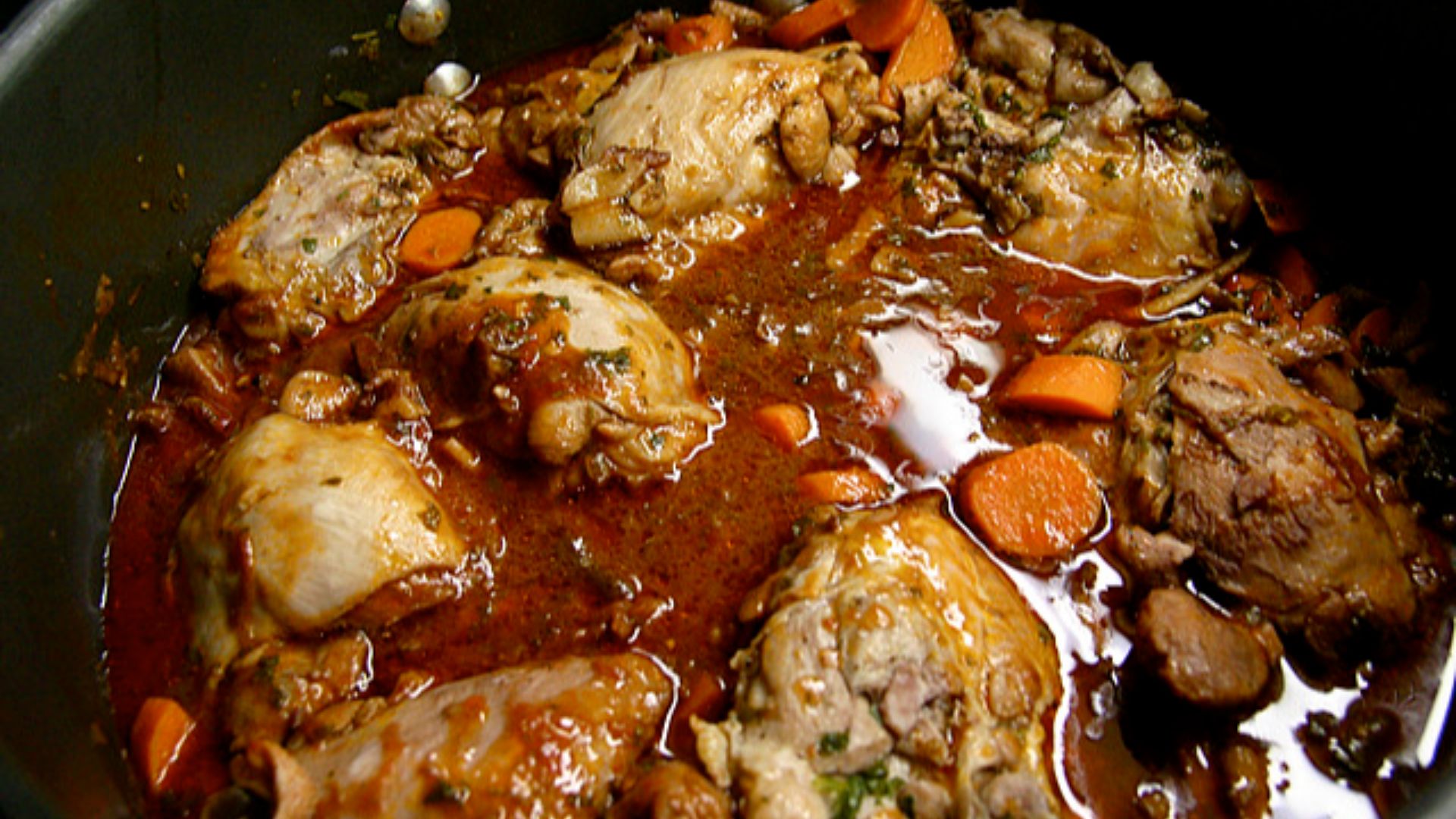 File:Coq au vin rouge.jpg